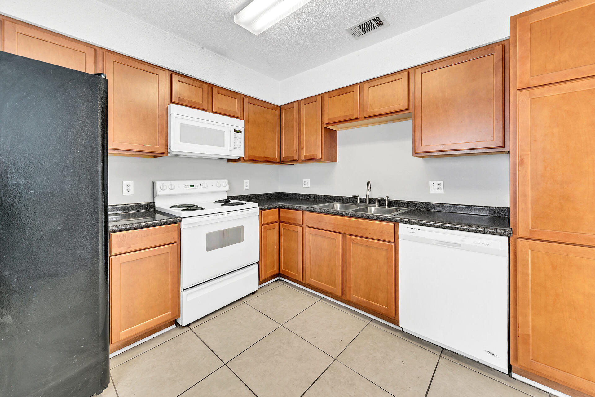HIDDEN TRAIL PHASE I LOT 81 - Residential Lease