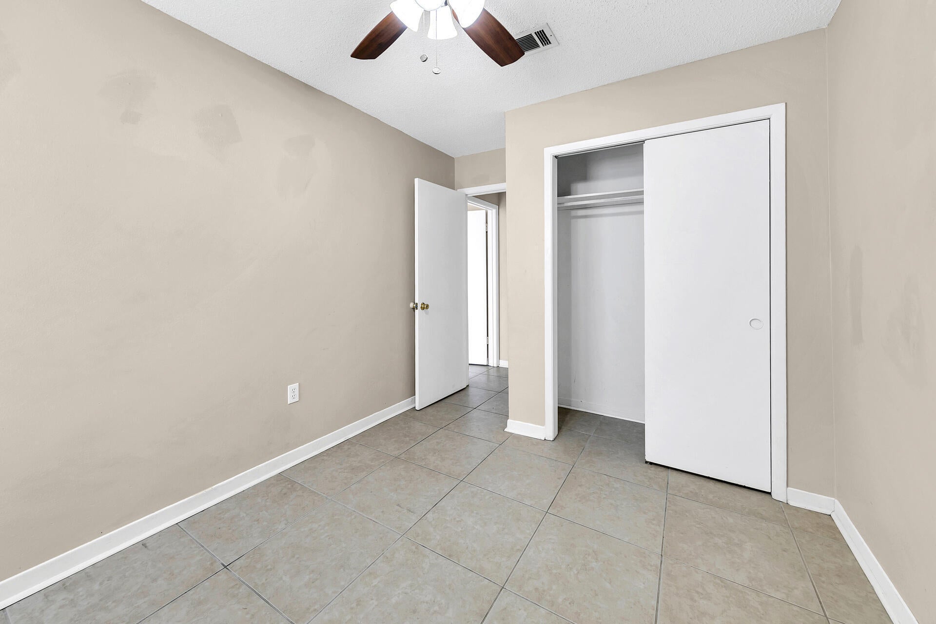 HIDDEN TRAIL PHASE I LOT 81 - Residential Lease