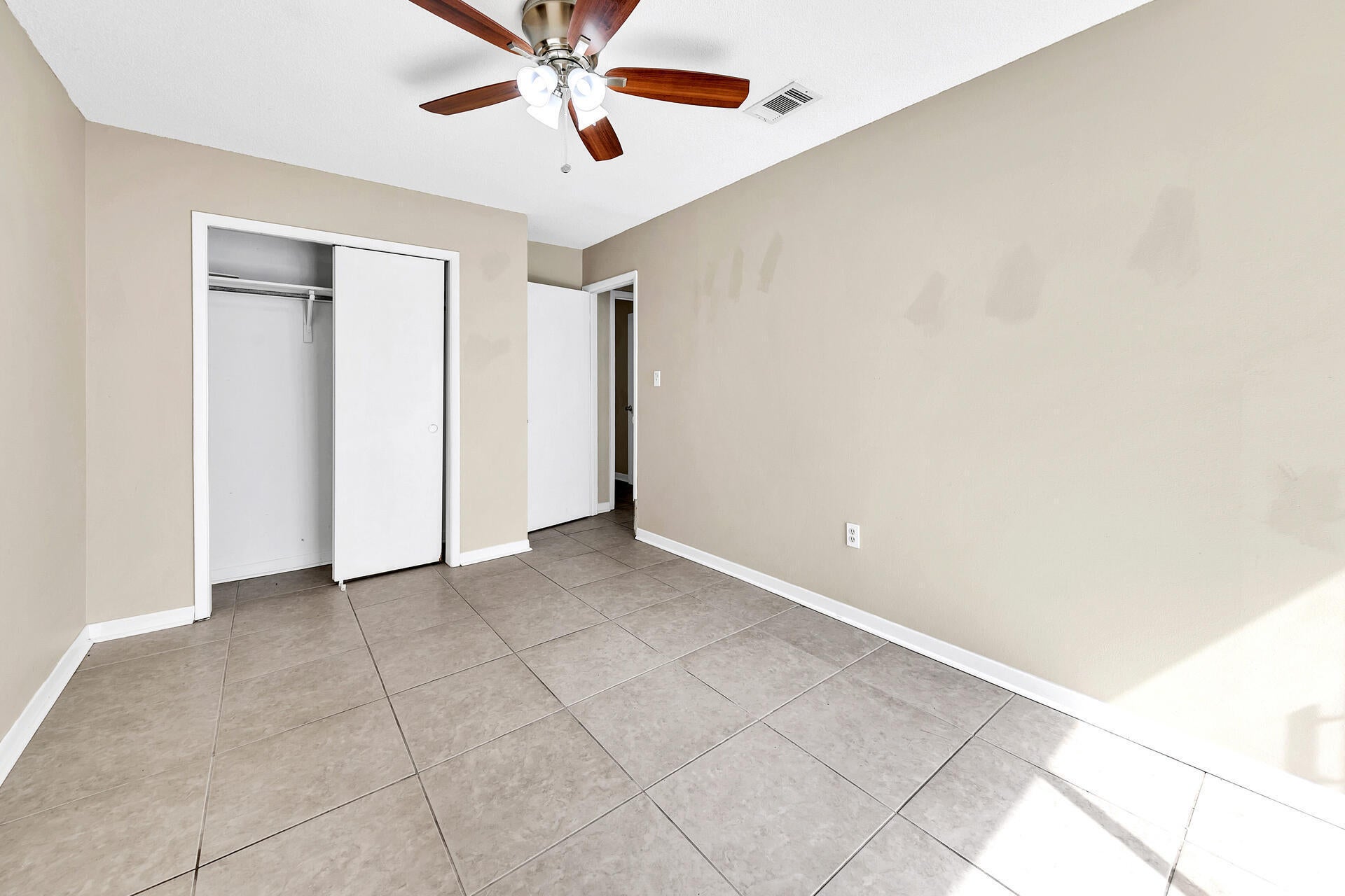 HIDDEN TRAIL PHASE I LOT 81 - Residential Lease