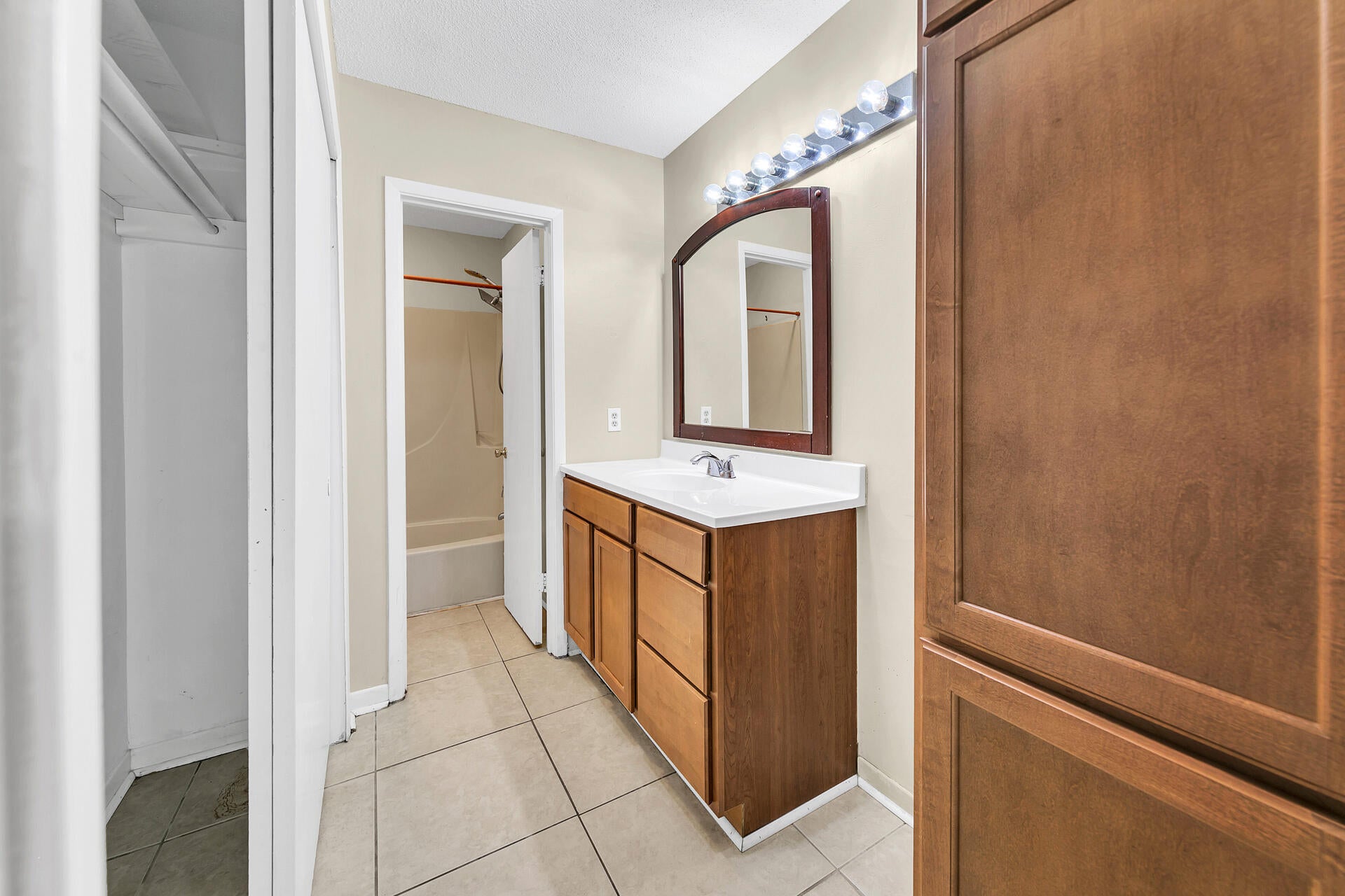 HIDDEN TRAIL PHASE I LOT 81 - Residential Lease