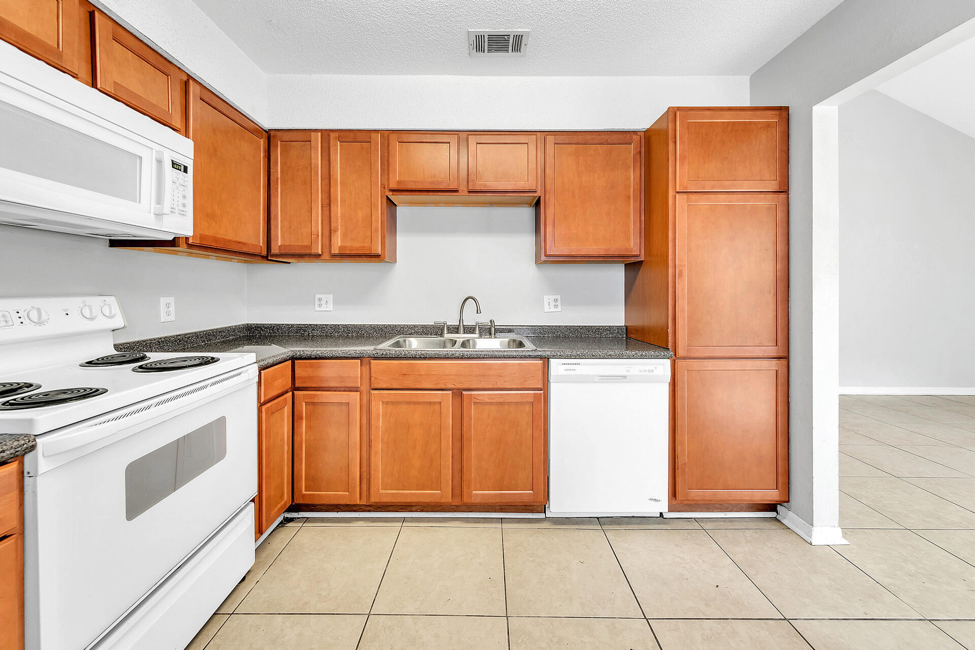 HIDDEN TRAIL PHASE I LOT 81 - Residential Lease