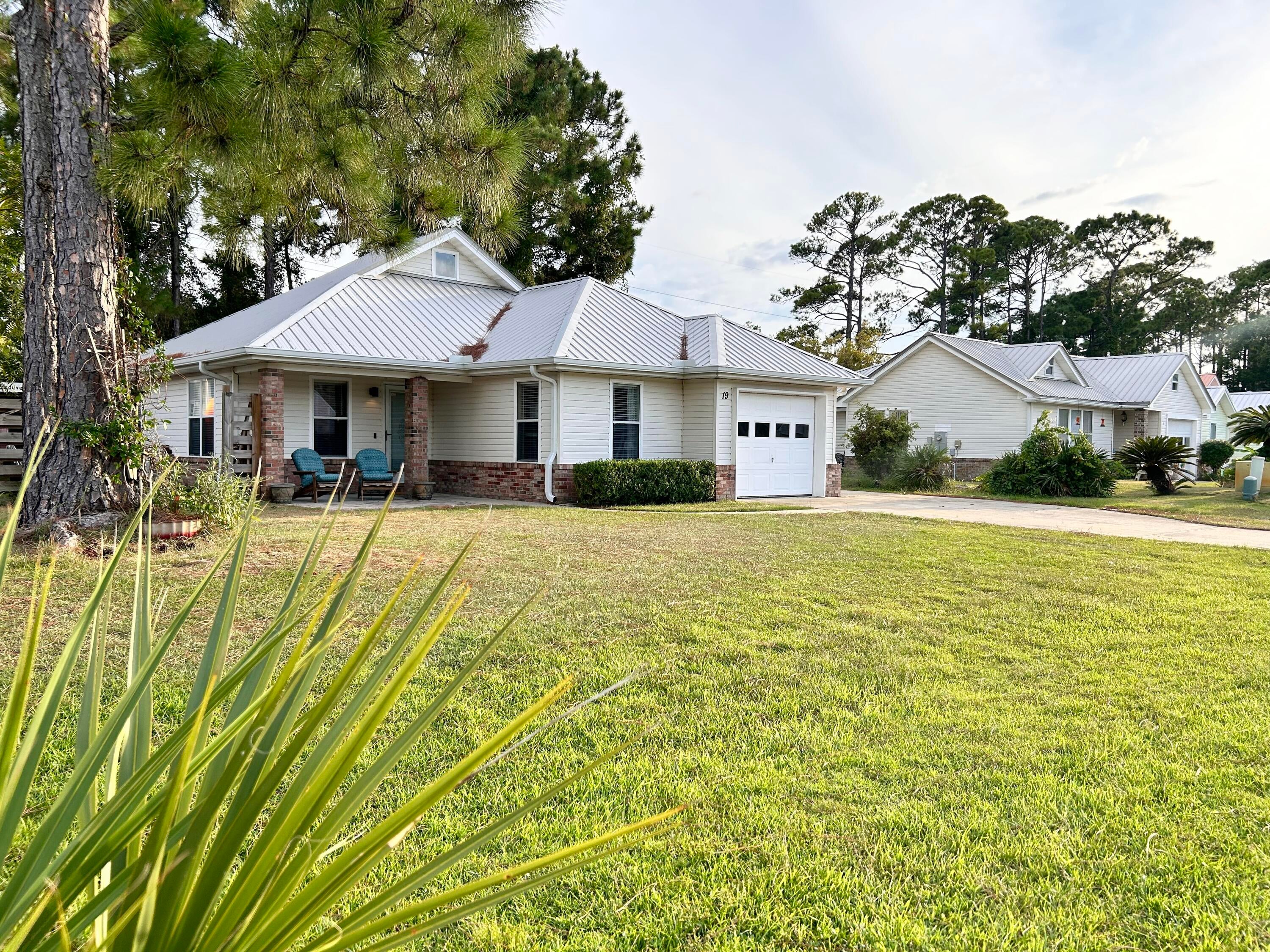 This is a Vacation/Snowbird rental available for the months of October, November, December, January, February and March.  This is not a full 12 month rental offering.  2 Bedroom 2 Bathroom located close to beach and bay. rented fully furnish and yard maintenance included.