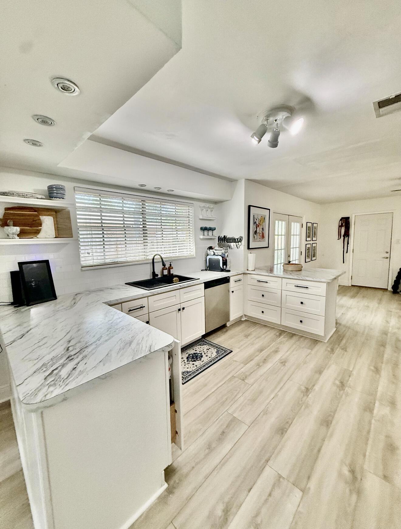 COLONIAL HEIGHTS - Residential