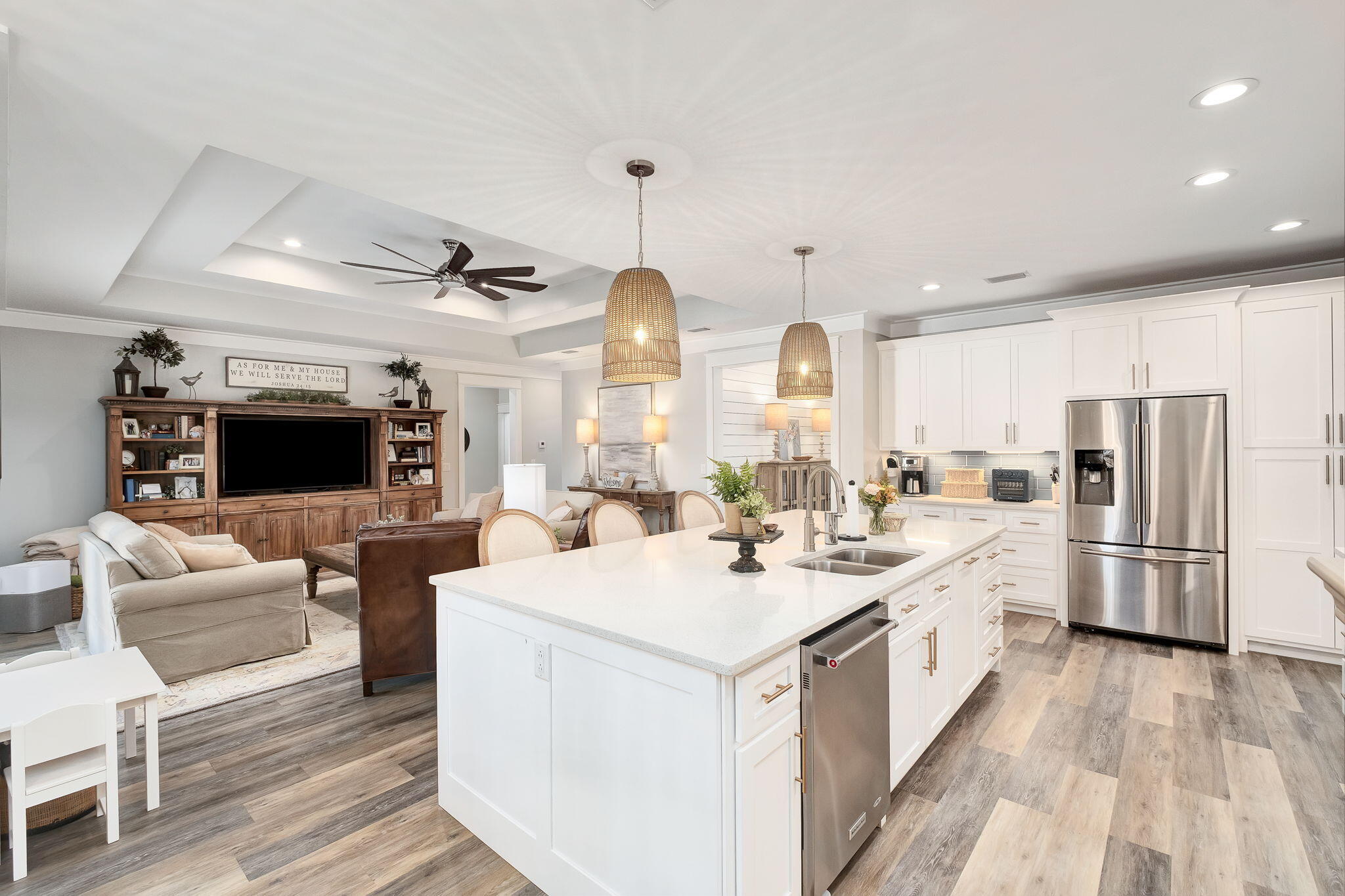 PELICAN BAY - Residential