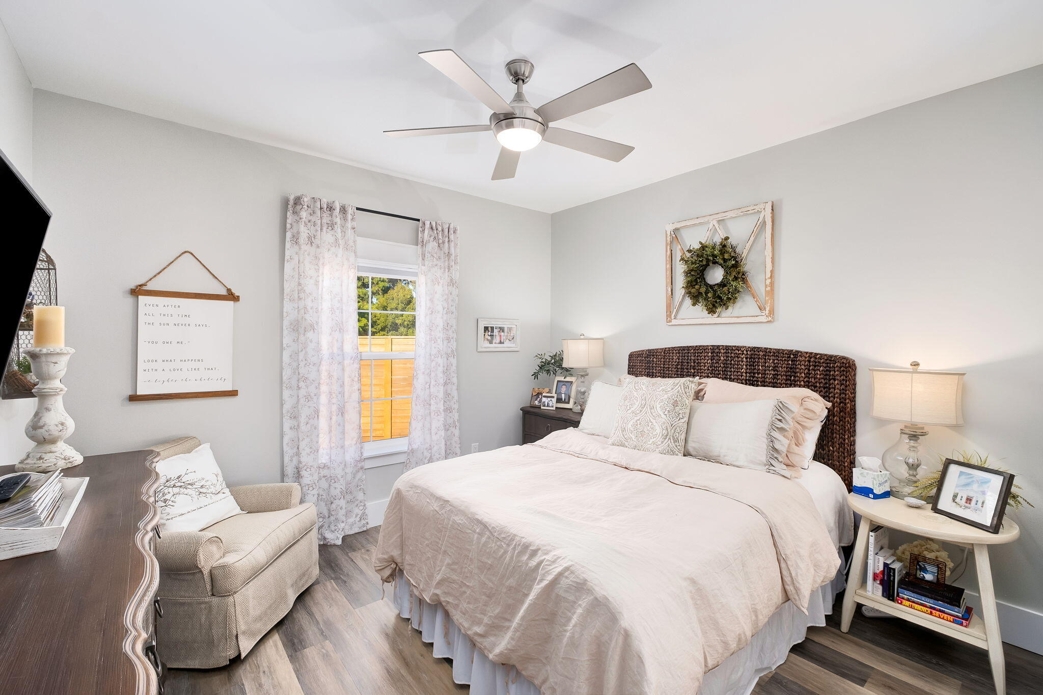 PELICAN BAY - Residential
