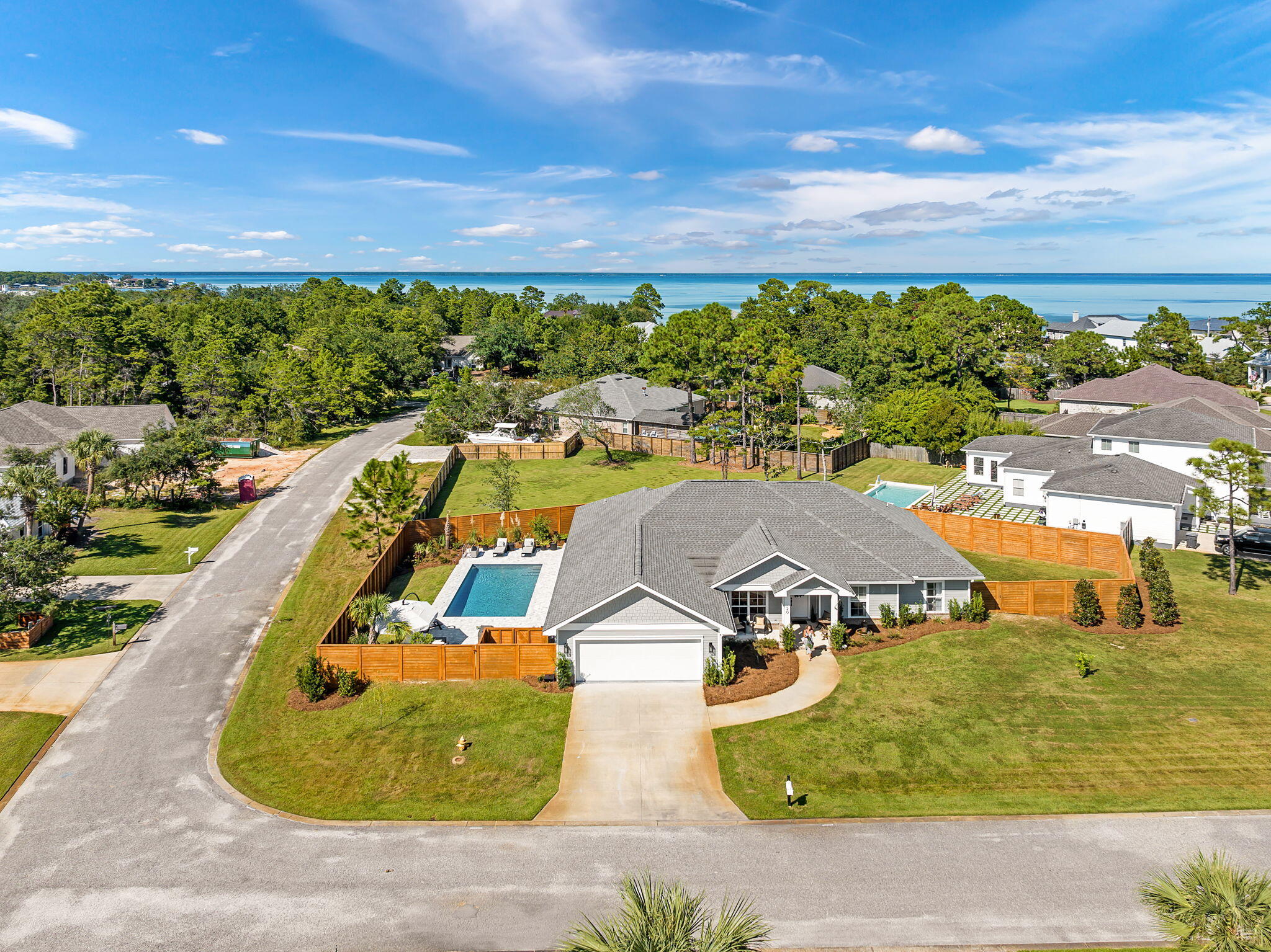 PELICAN BAY - Residential