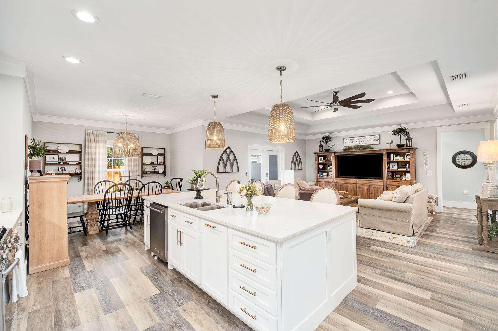 PELICAN BAY - Residential