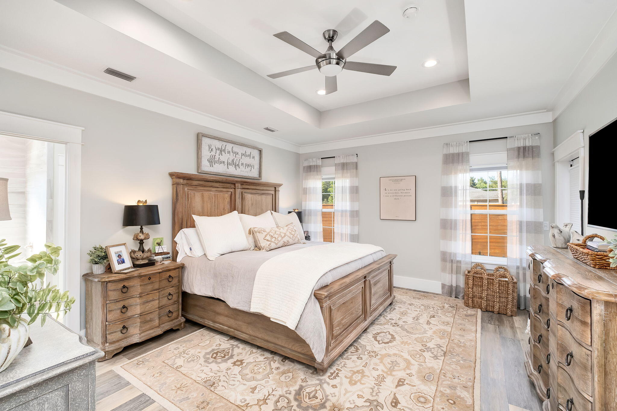 PELICAN BAY - Residential