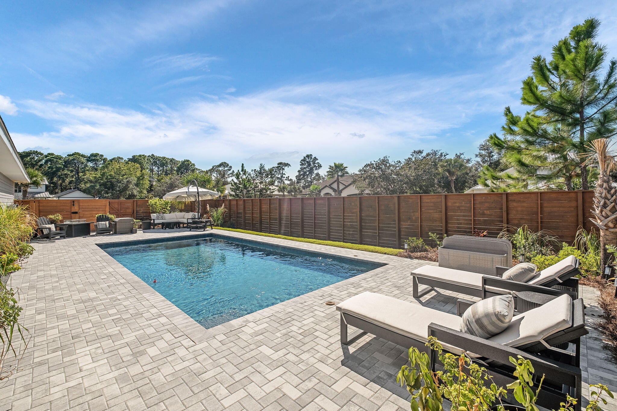 PELICAN BAY - Residential