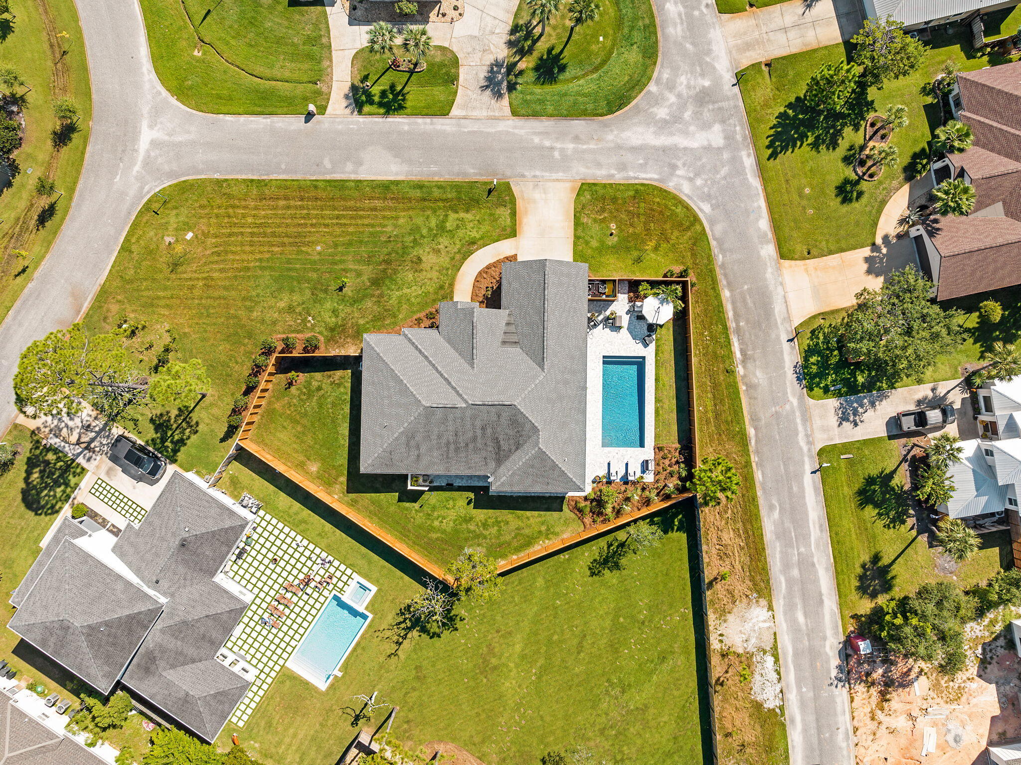 PELICAN BAY - Residential