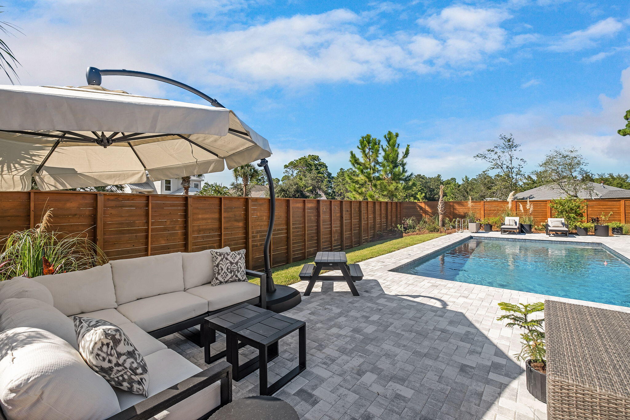 PELICAN BAY - Residential