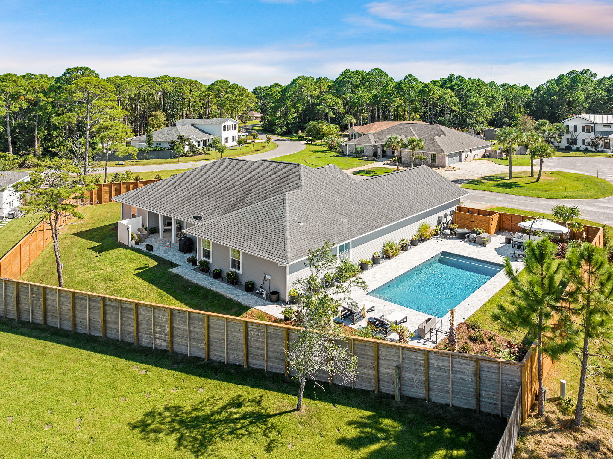 PELICAN BAY - Residential