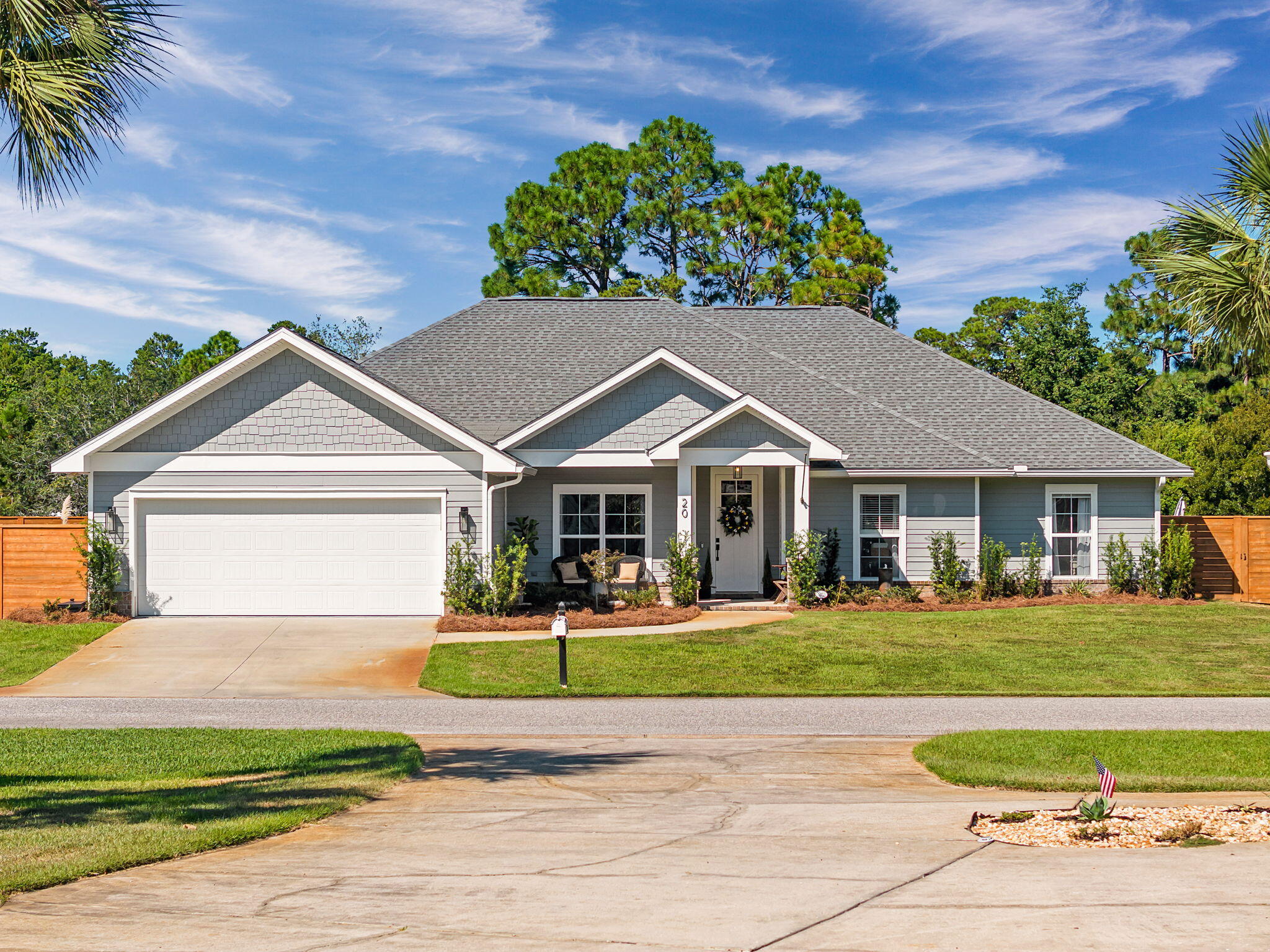 PELICAN BAY - Residential