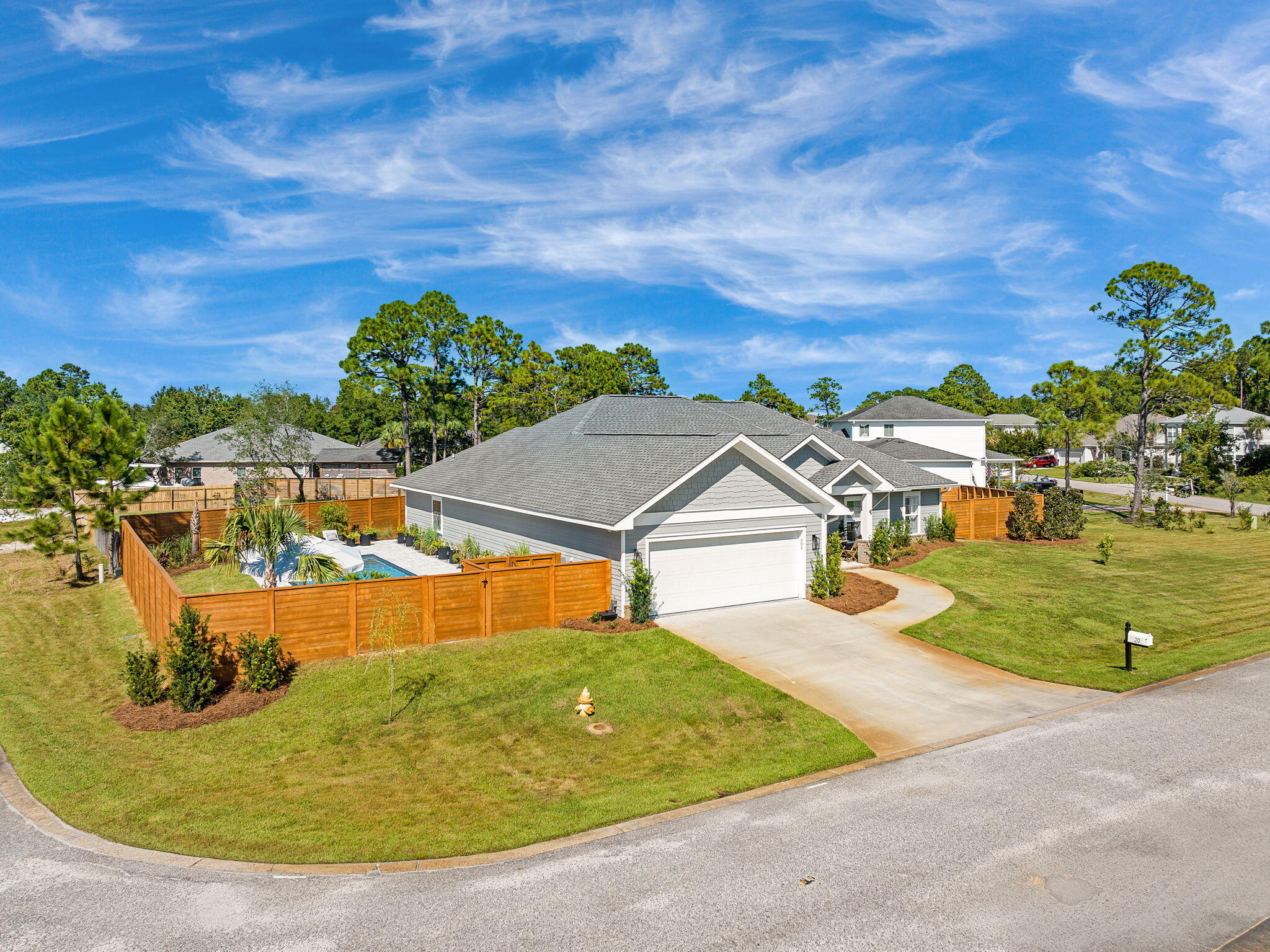 PELICAN BAY - Residential