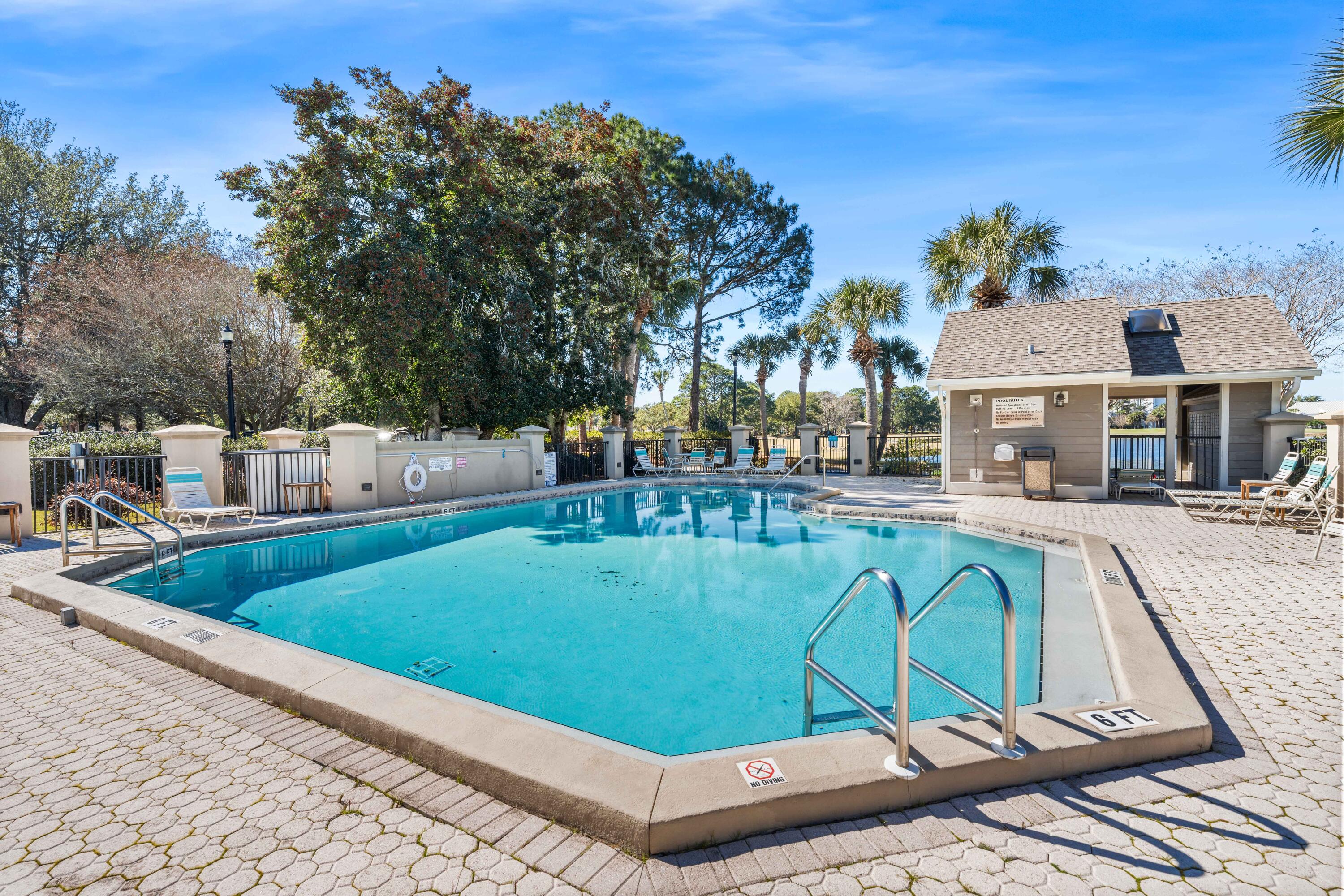 HARBOUR POINT CONDO - Residential