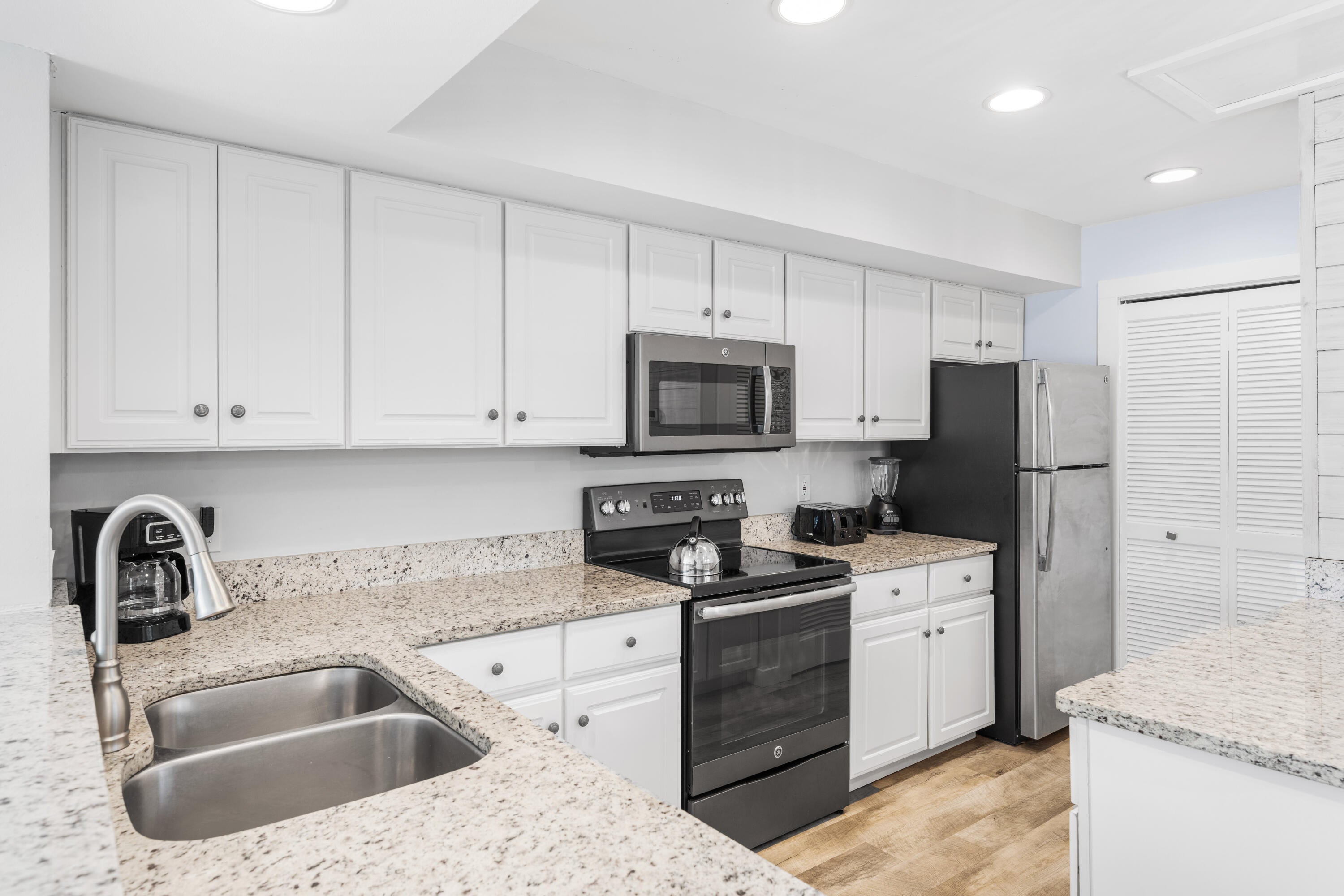 HARBOUR POINT CONDO - Residential