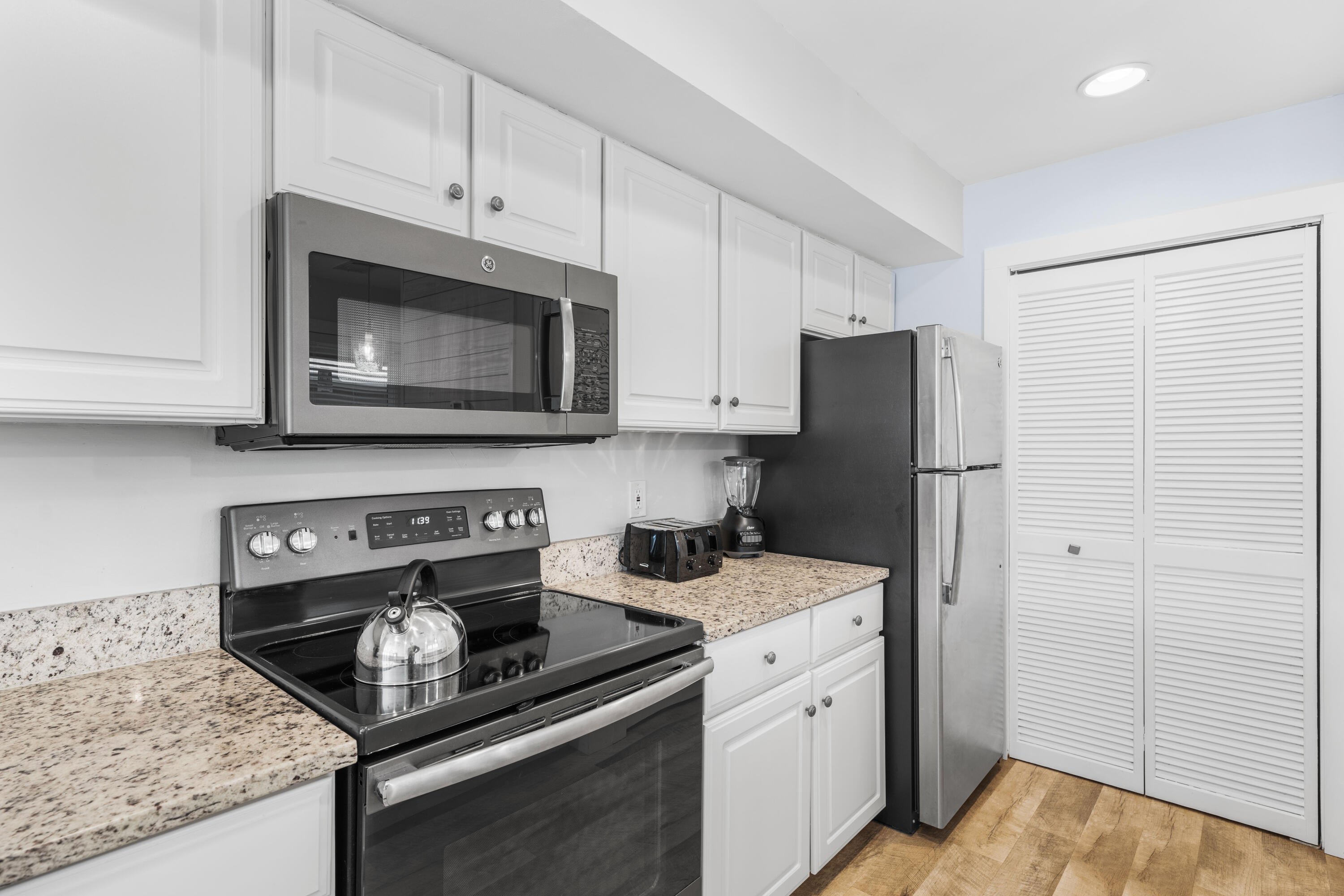 HARBOUR POINT CONDO - Residential