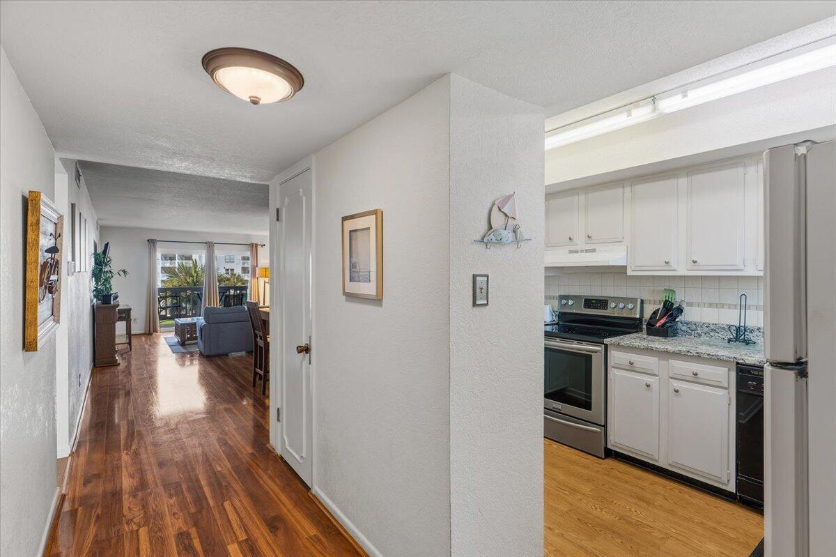 EL MATADOR CONDO - Residential
