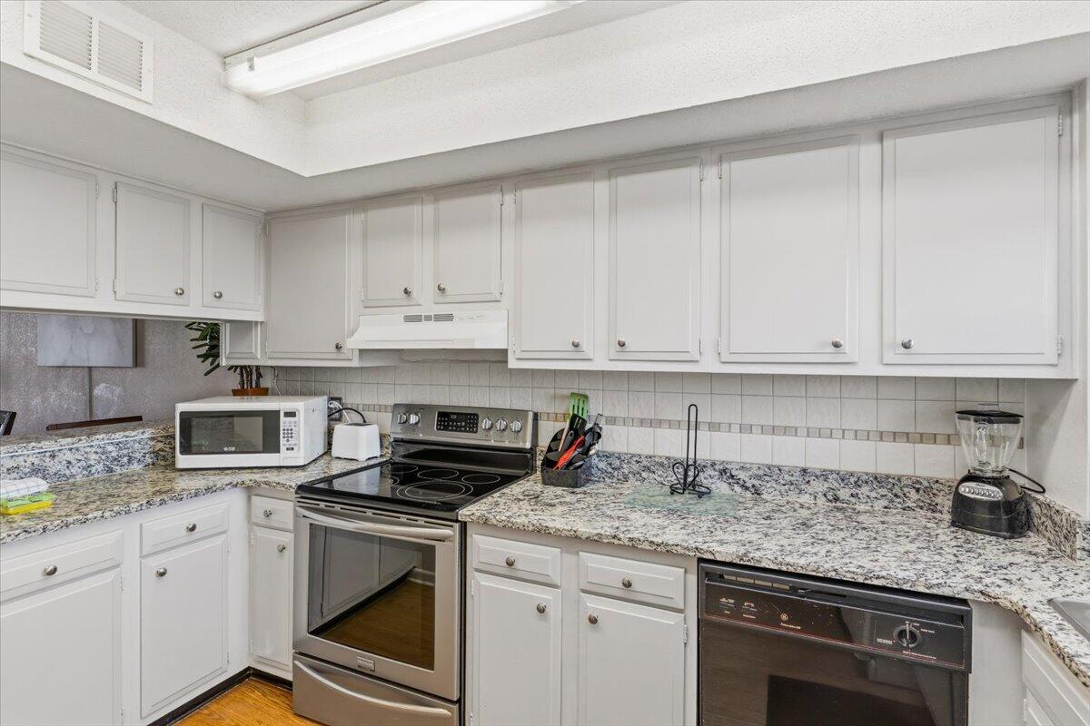EL MATADOR CONDO - Residential