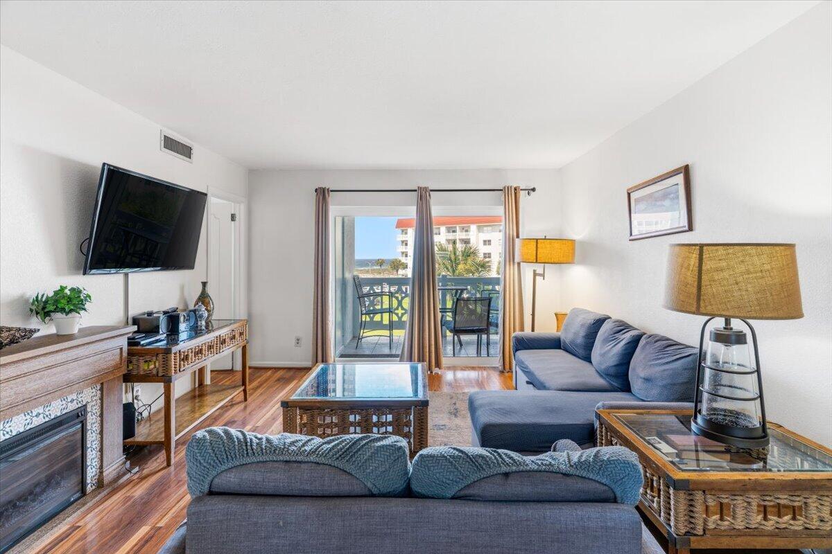 EL MATADOR CONDO - Residential