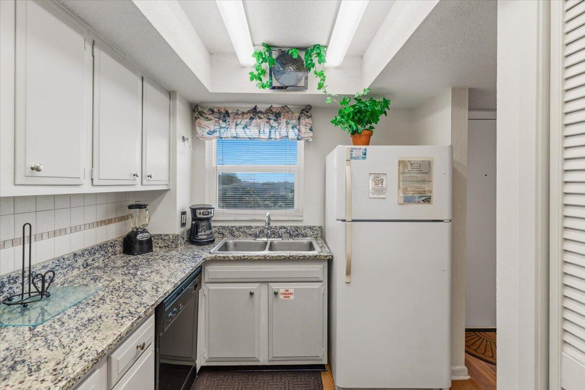 EL MATADOR CONDO - Residential