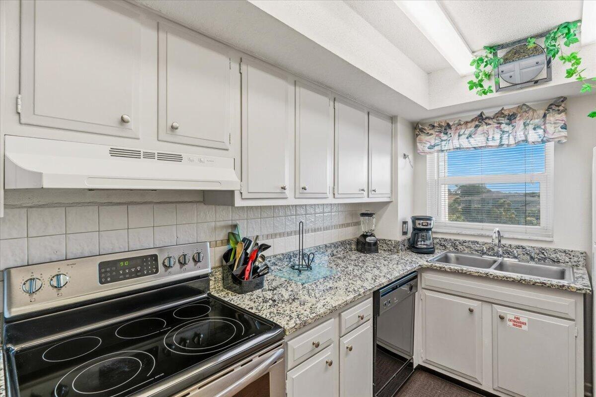 EL MATADOR CONDO - Residential