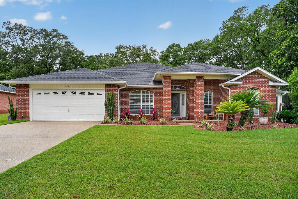 Golf Course Community Ranch Home.
Updates through out this home, centered around entertaining.  Large 4 Season room is heated and air conditioned.   Natural gas hot water heater, stove, outdoor grill and two additional hookups available.