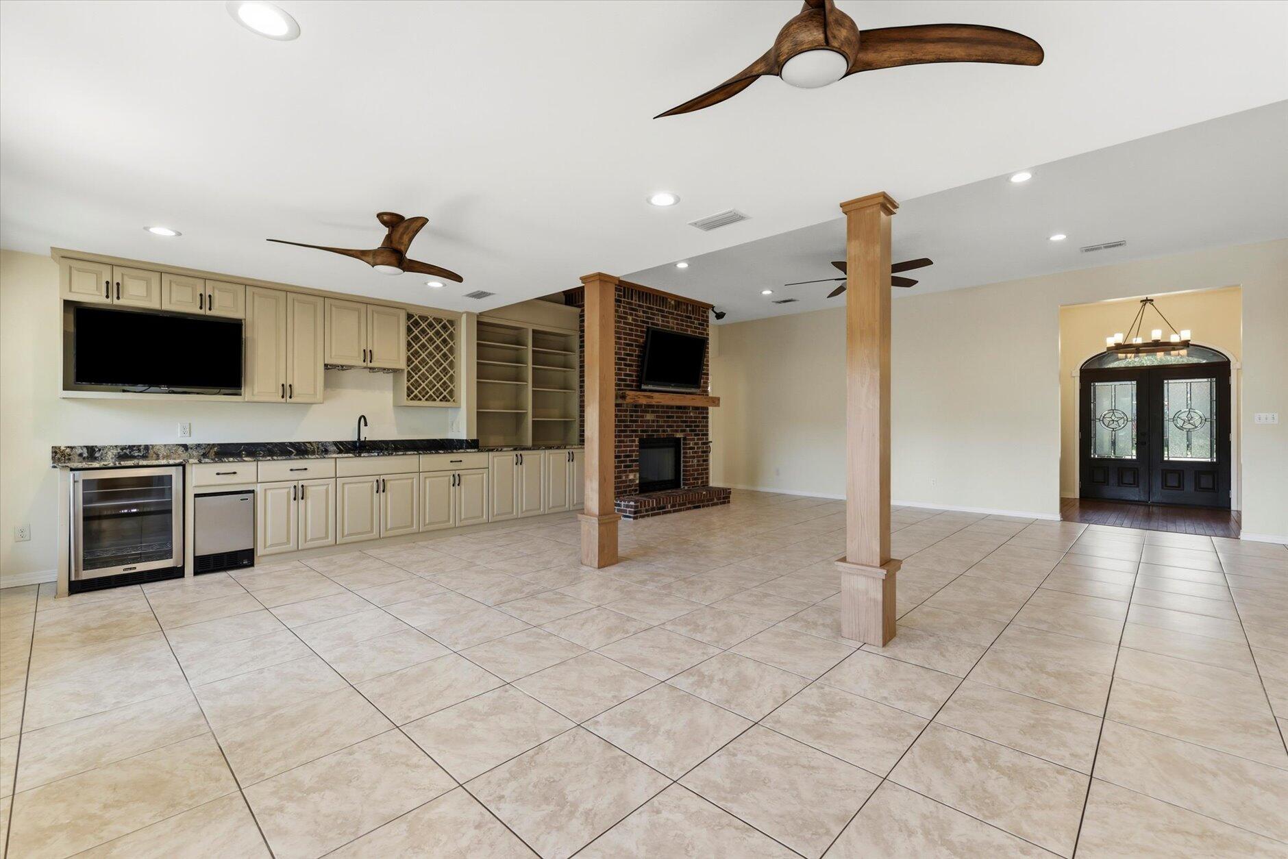 WINDWARD PH 3 - Residential