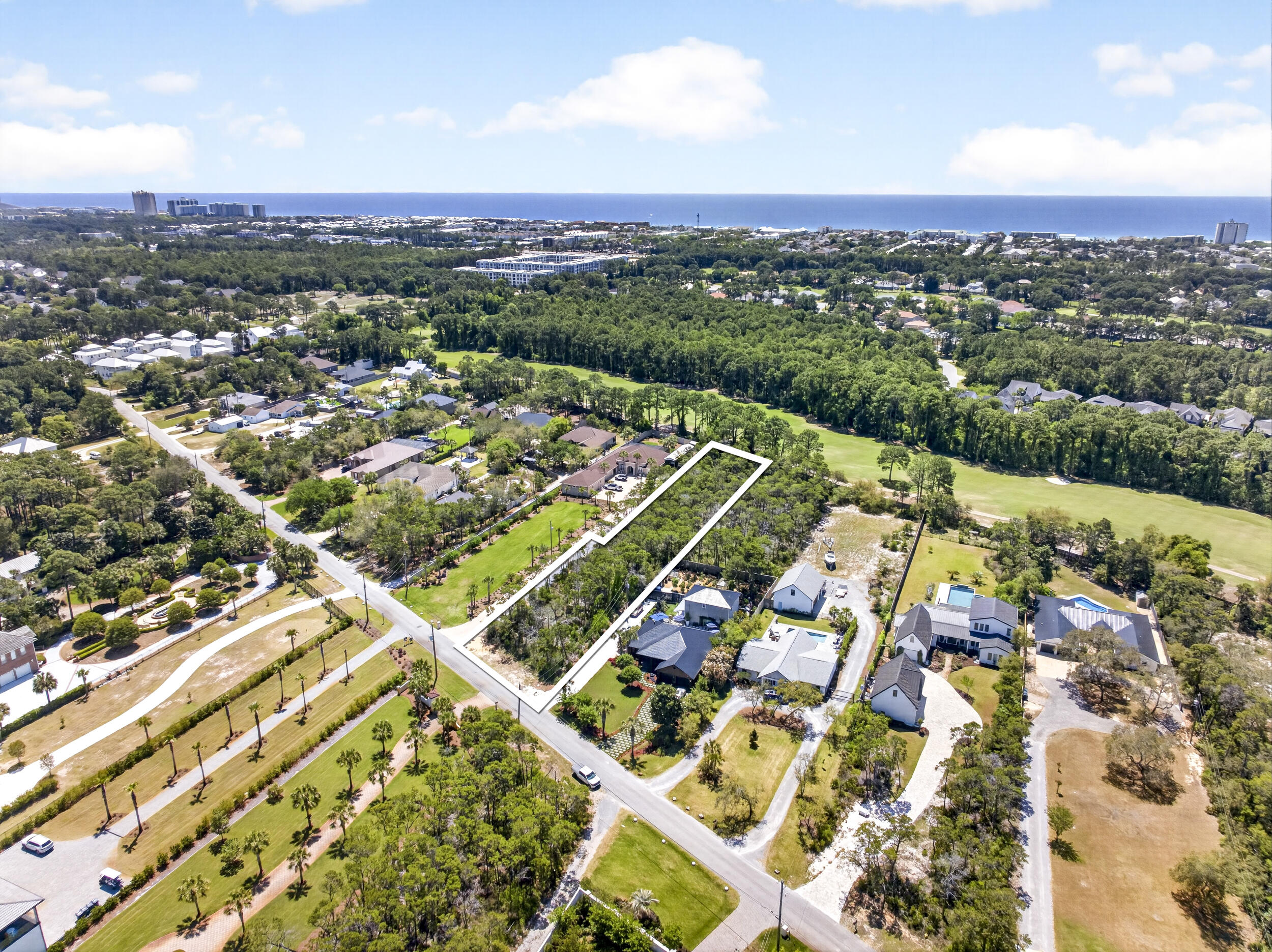 WHISPERING OAKS - Land