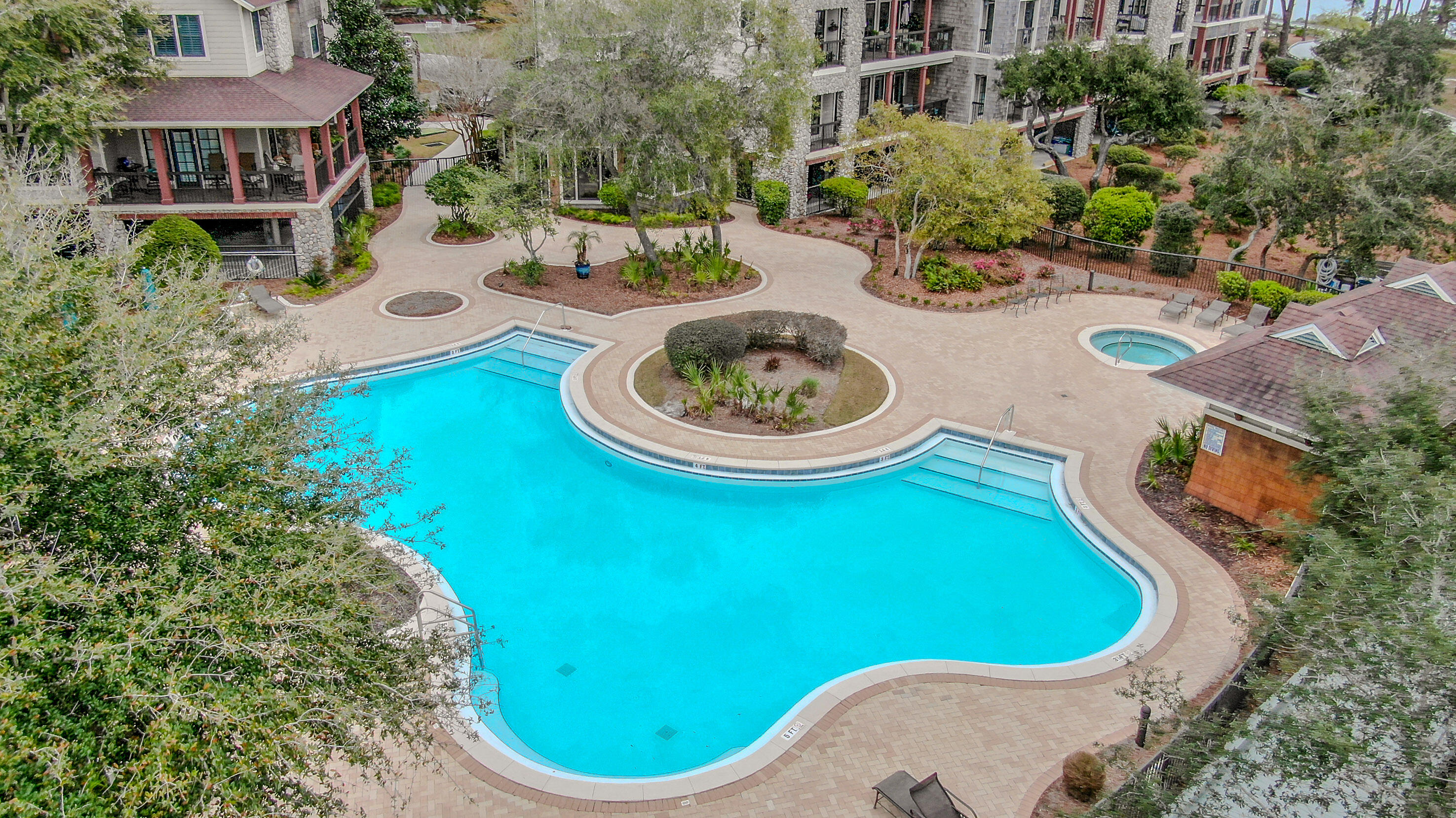 LAKESIDE LODGE AT PROSPECT POINT - Residential