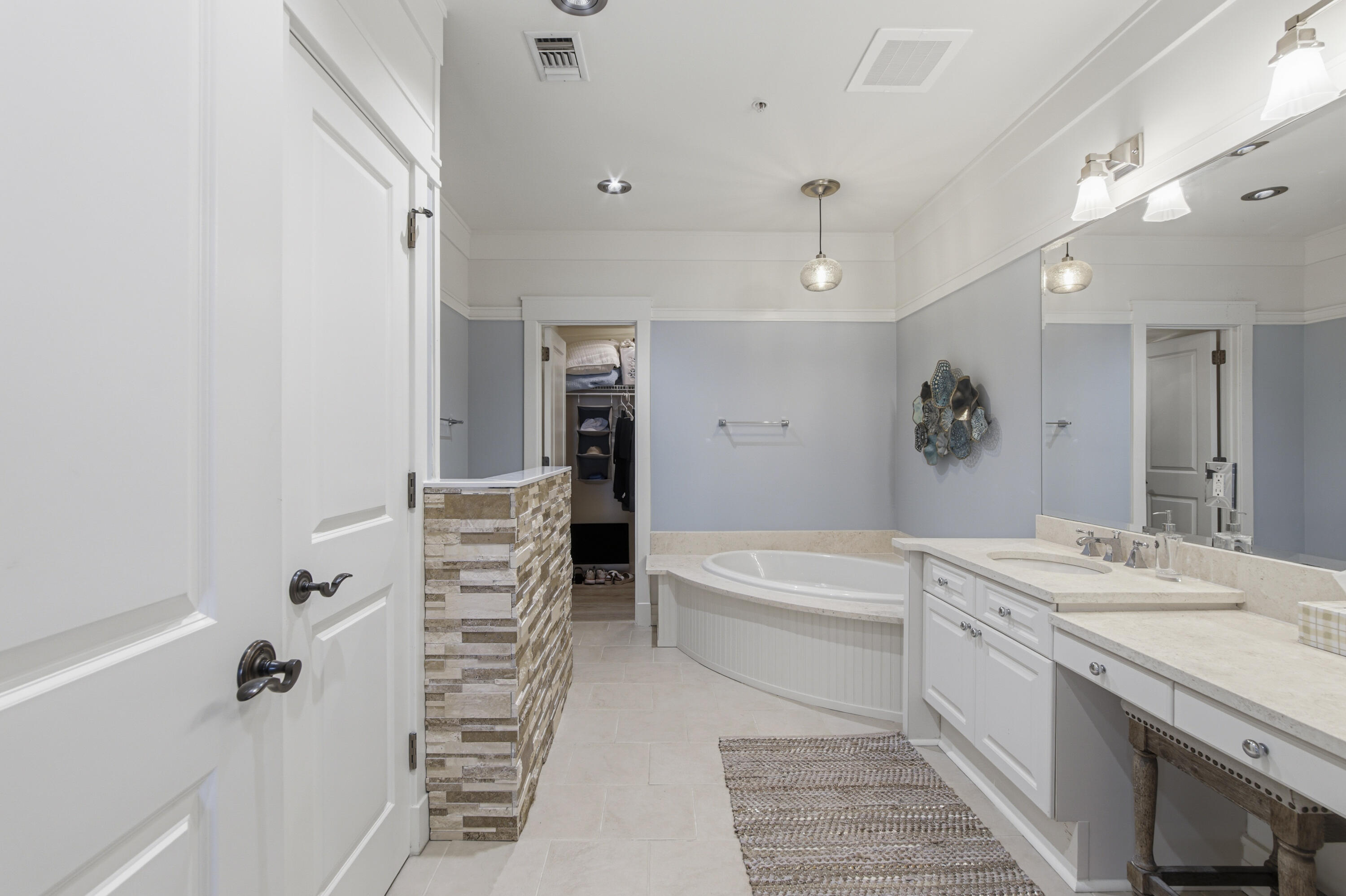 LAKESIDE LODGE AT PROSPECT POINT - Residential