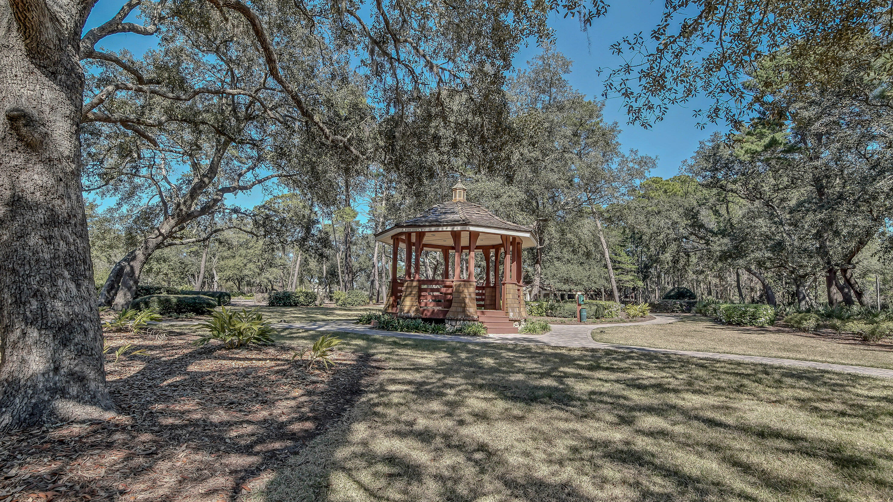 LAKESIDE LODGE AT PROSPECT POINT - Residential