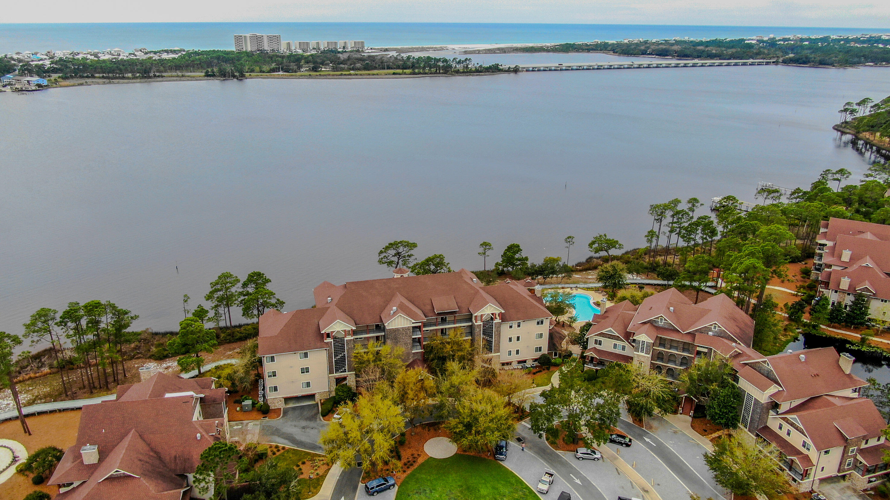 LAKESIDE LODGE AT PROSPECT POINT - Residential
