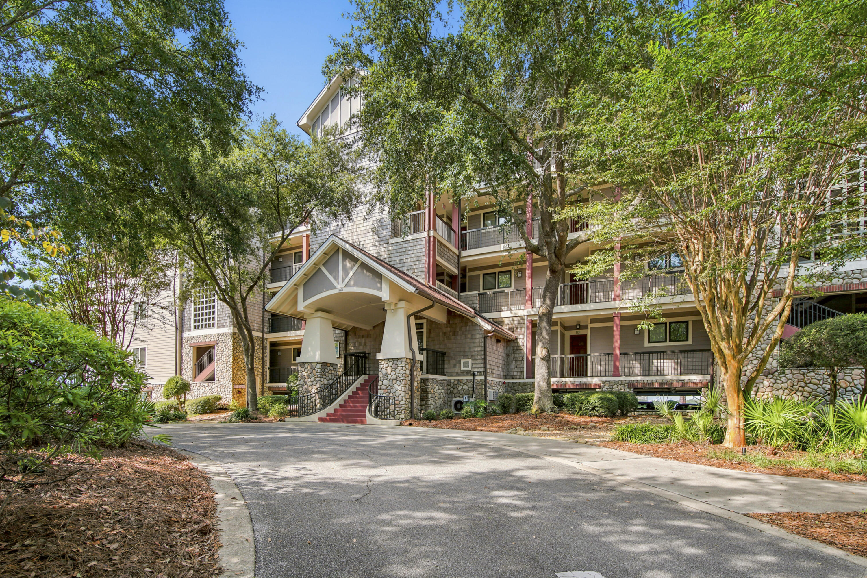 LAKESIDE LODGE AT PROSPECT POINT - Residential