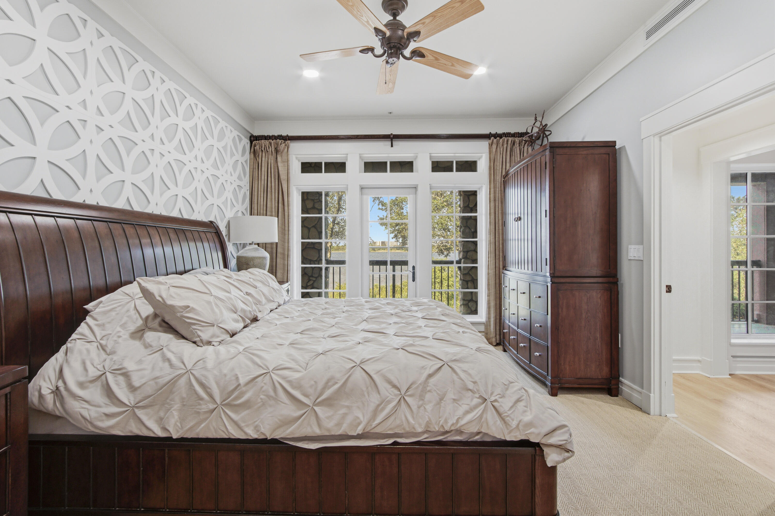 LAKESIDE LODGE AT PROSPECT POINT - Residential