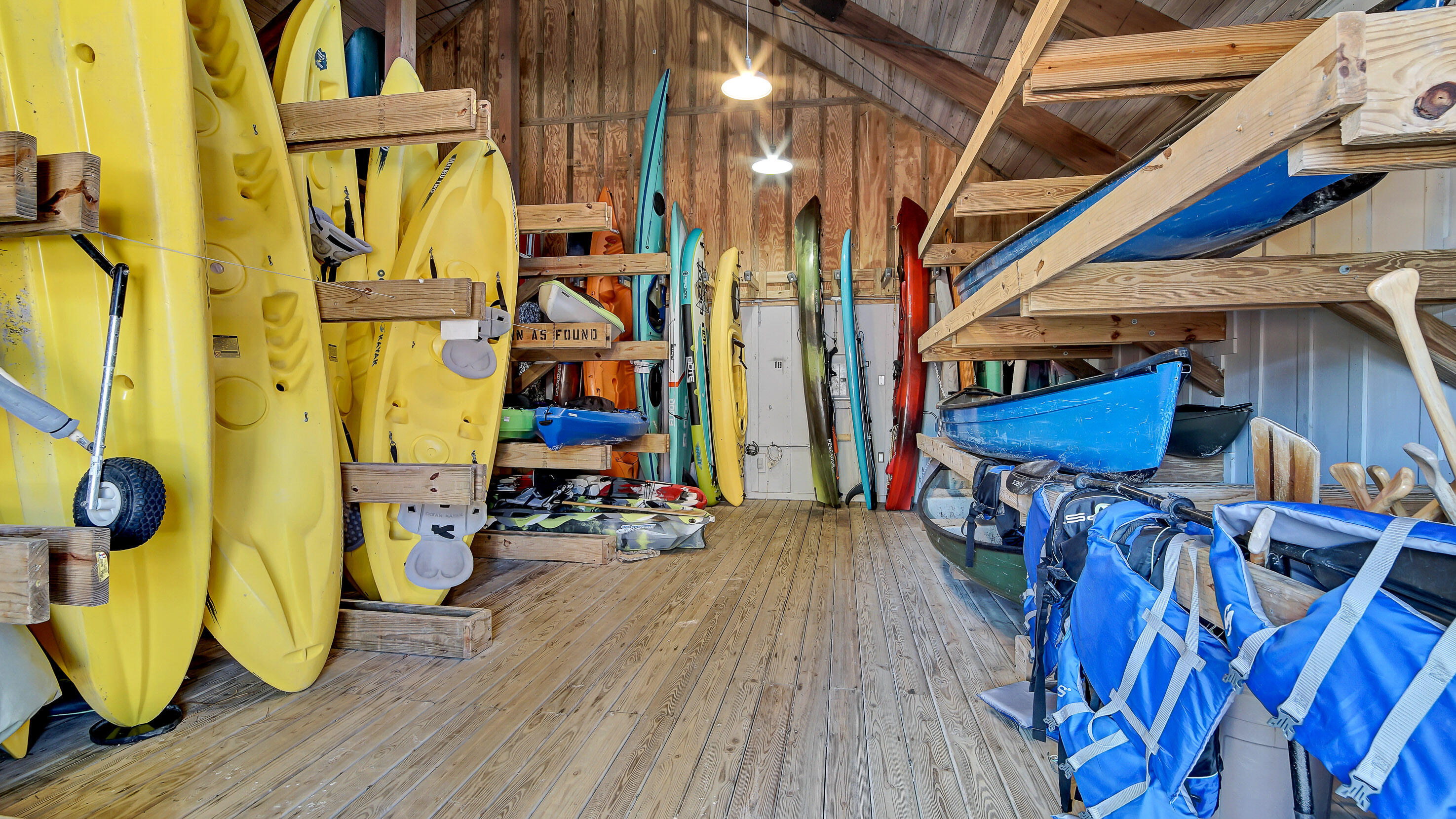 LAKESIDE LODGE AT PROSPECT POINT - Residential