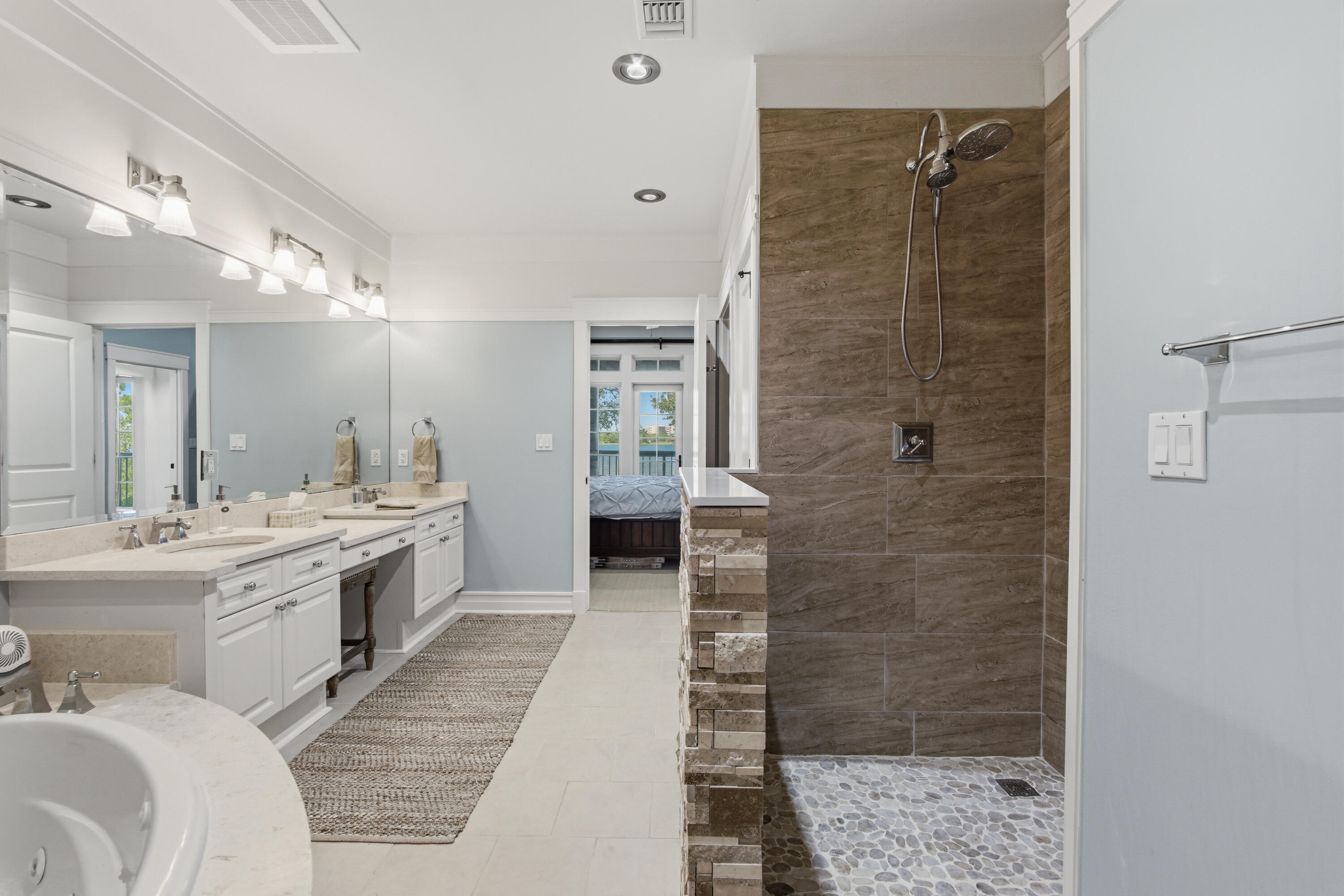 LAKESIDE LODGE AT PROSPECT POINT - Residential