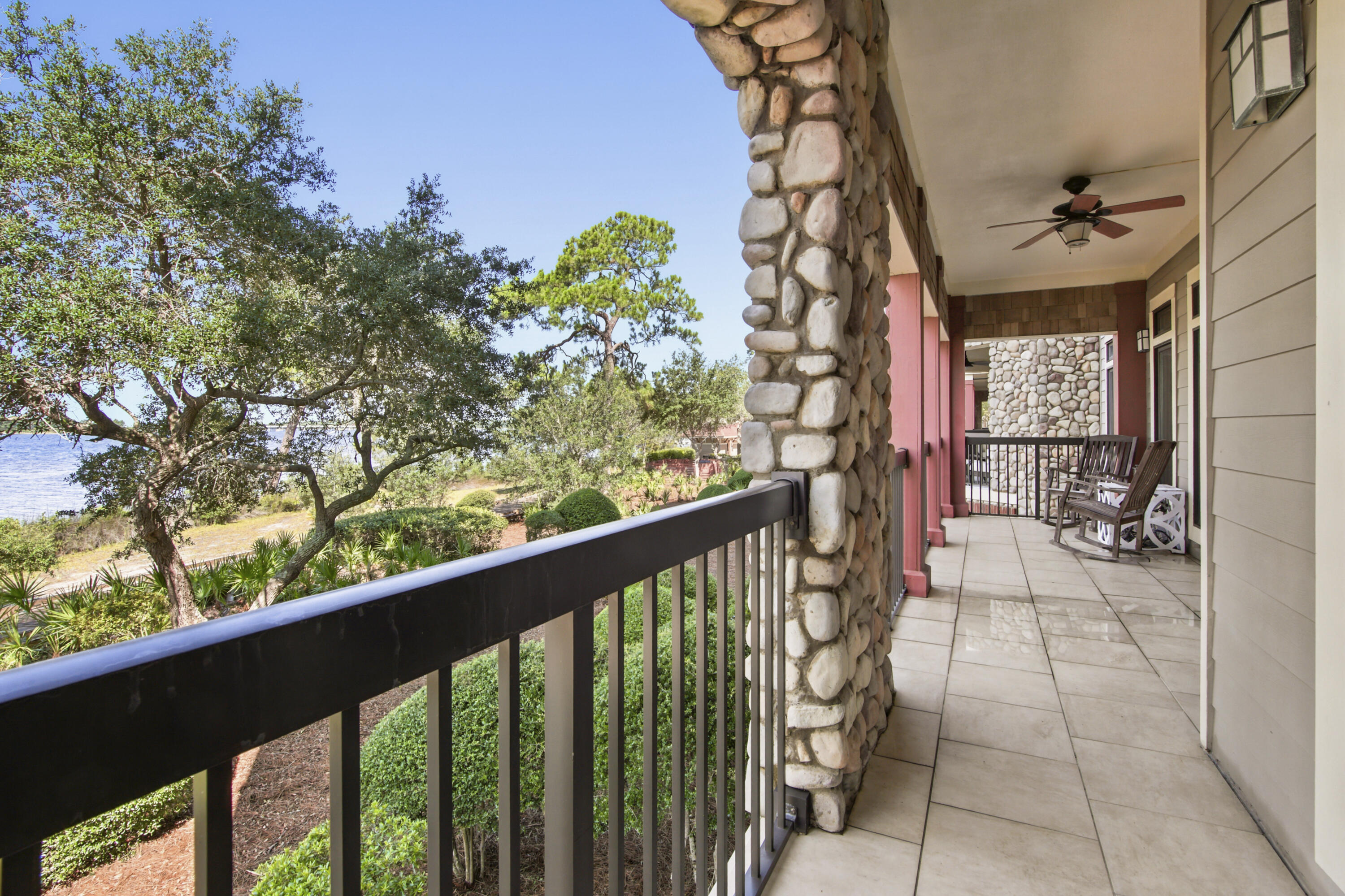 LAKESIDE LODGE AT PROSPECT POINT - Residential