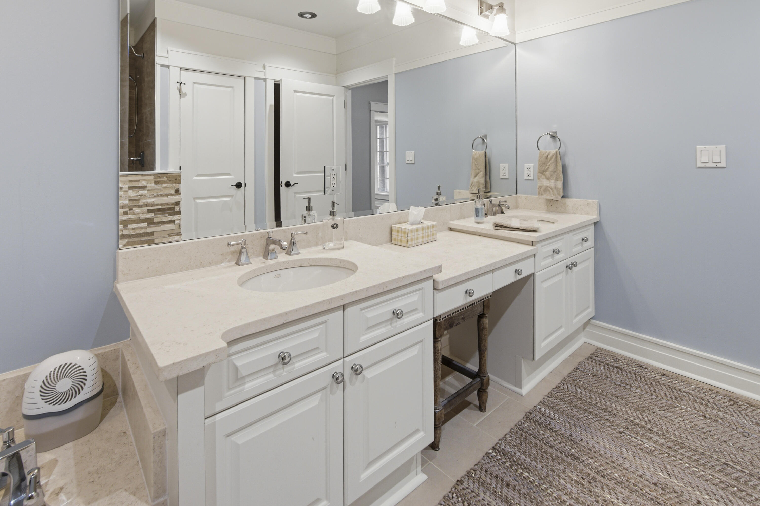 LAKESIDE LODGE AT PROSPECT POINT - Residential