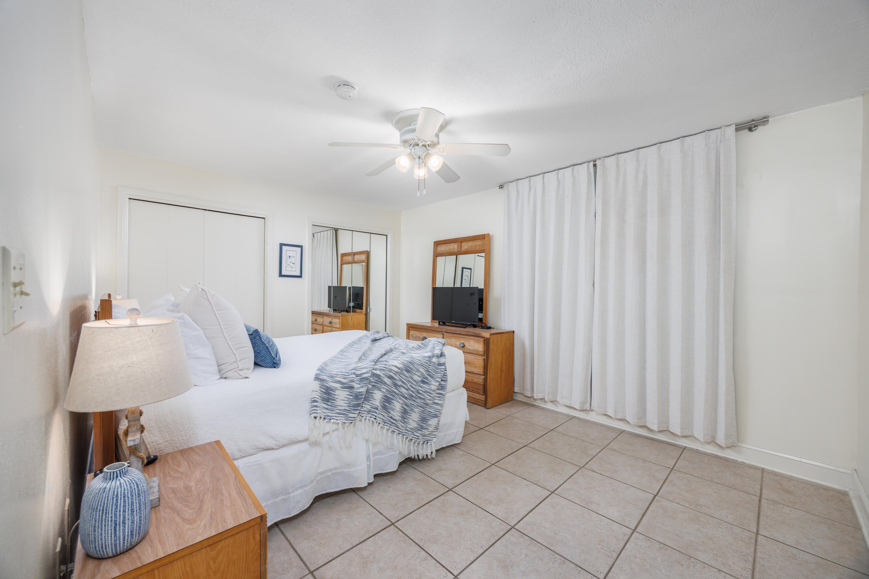 NAUTILUS CONDO - Residential