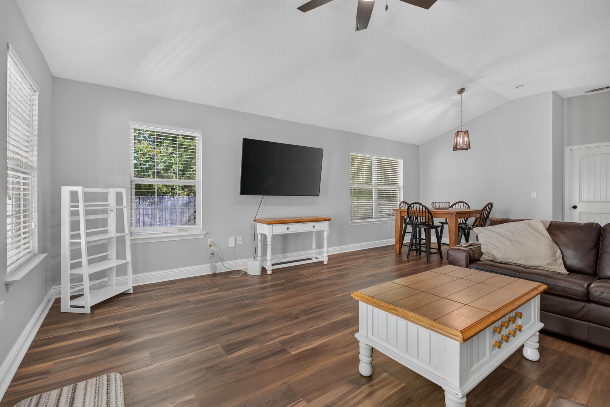 EAGLE BAY - Residential