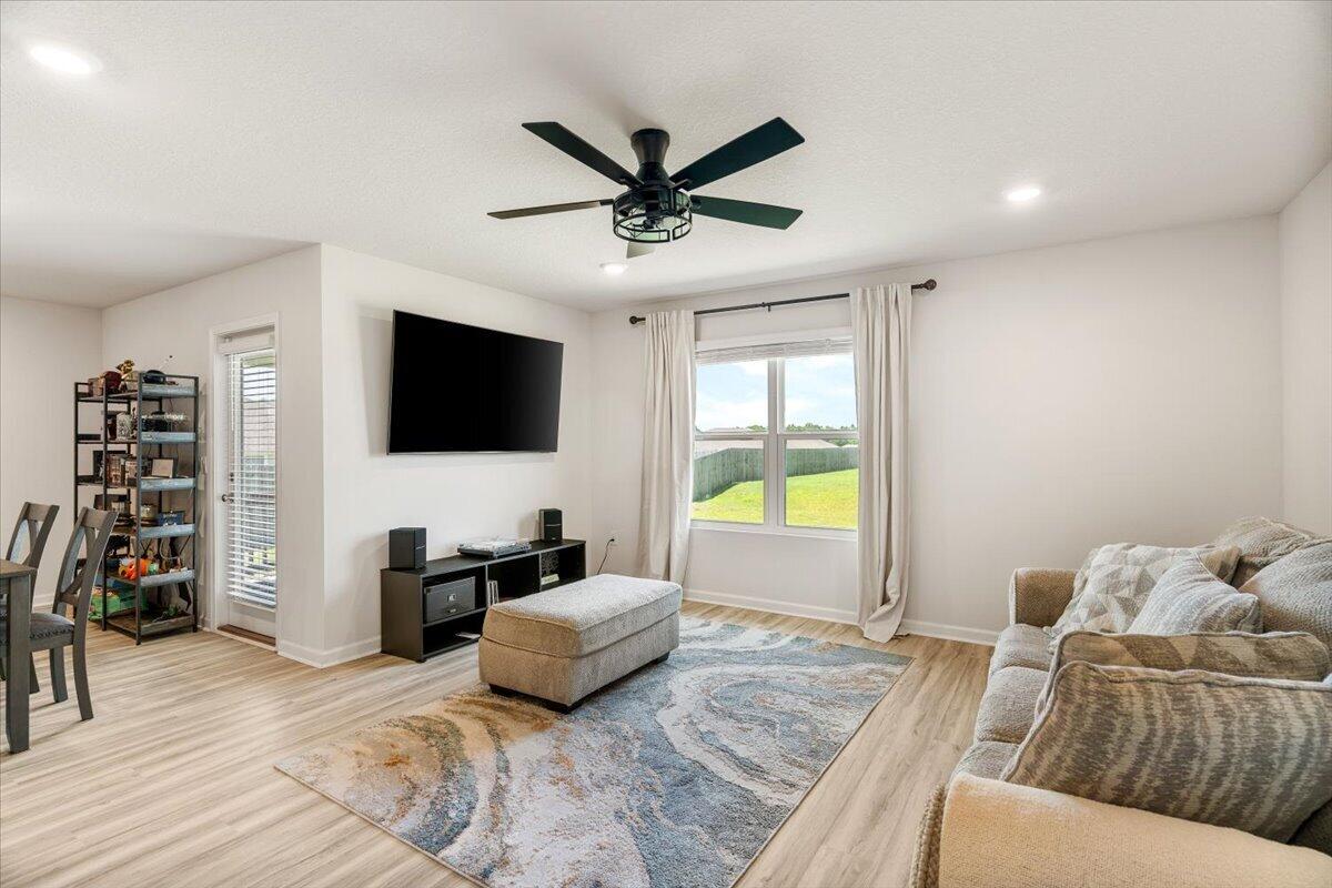 SILVER LAKE VILLAGE - Residential