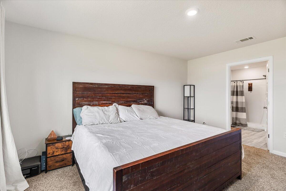 SILVER LAKE VILLAGE - Residential