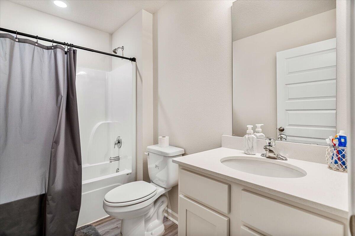 SILVER LAKE VILLAGE - Residential