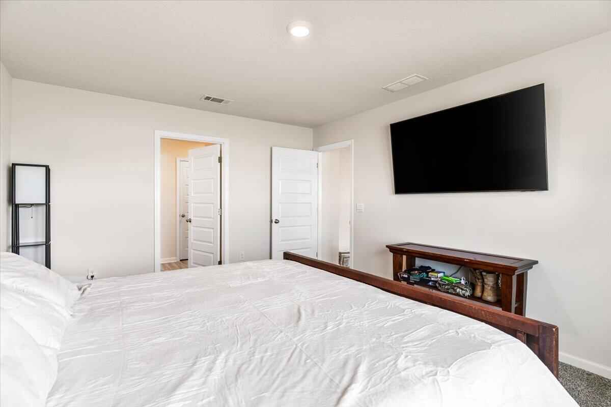 SILVER LAKE VILLAGE - Residential