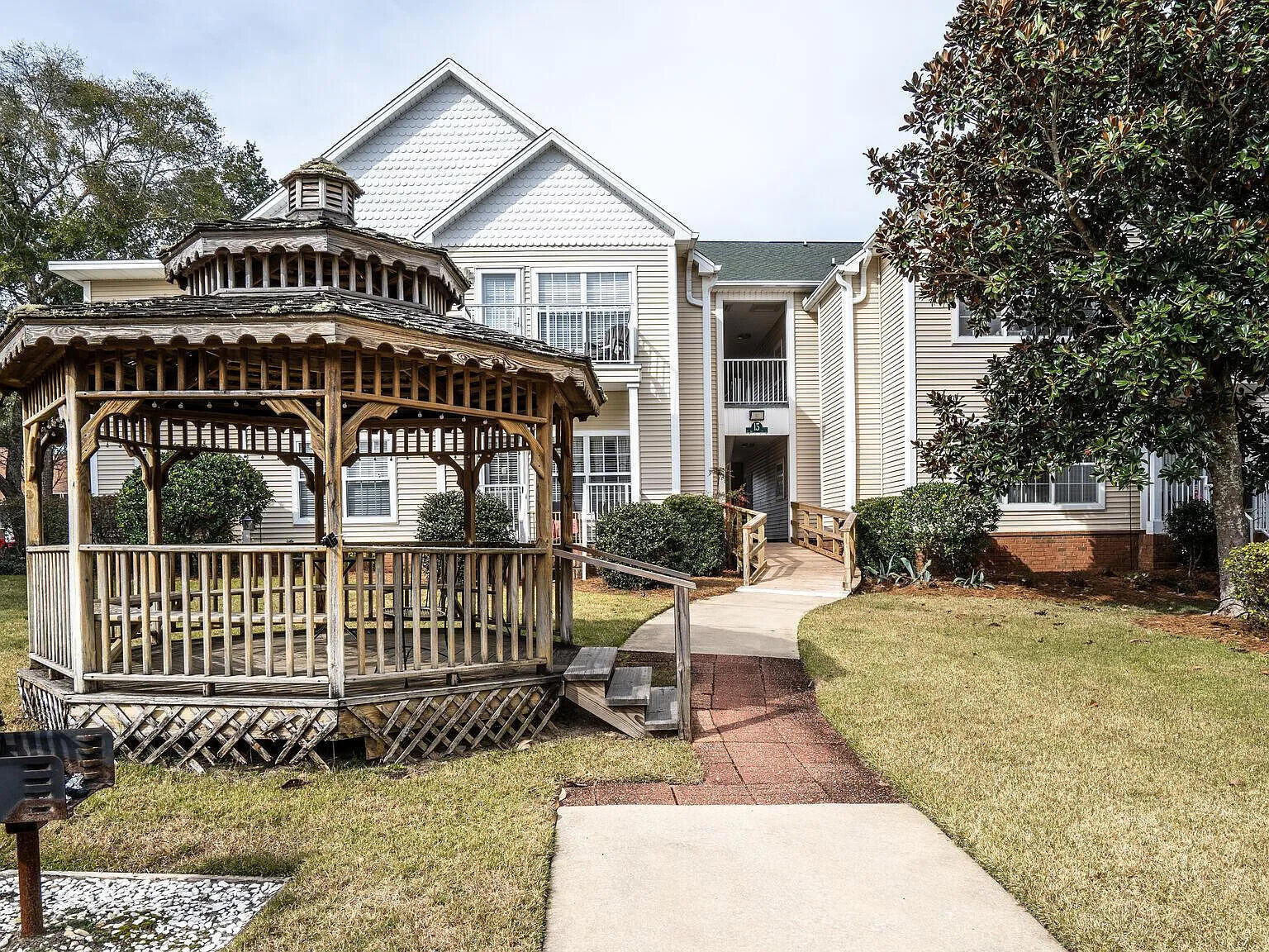 THE OAKS AT NICEVILLE - Residential