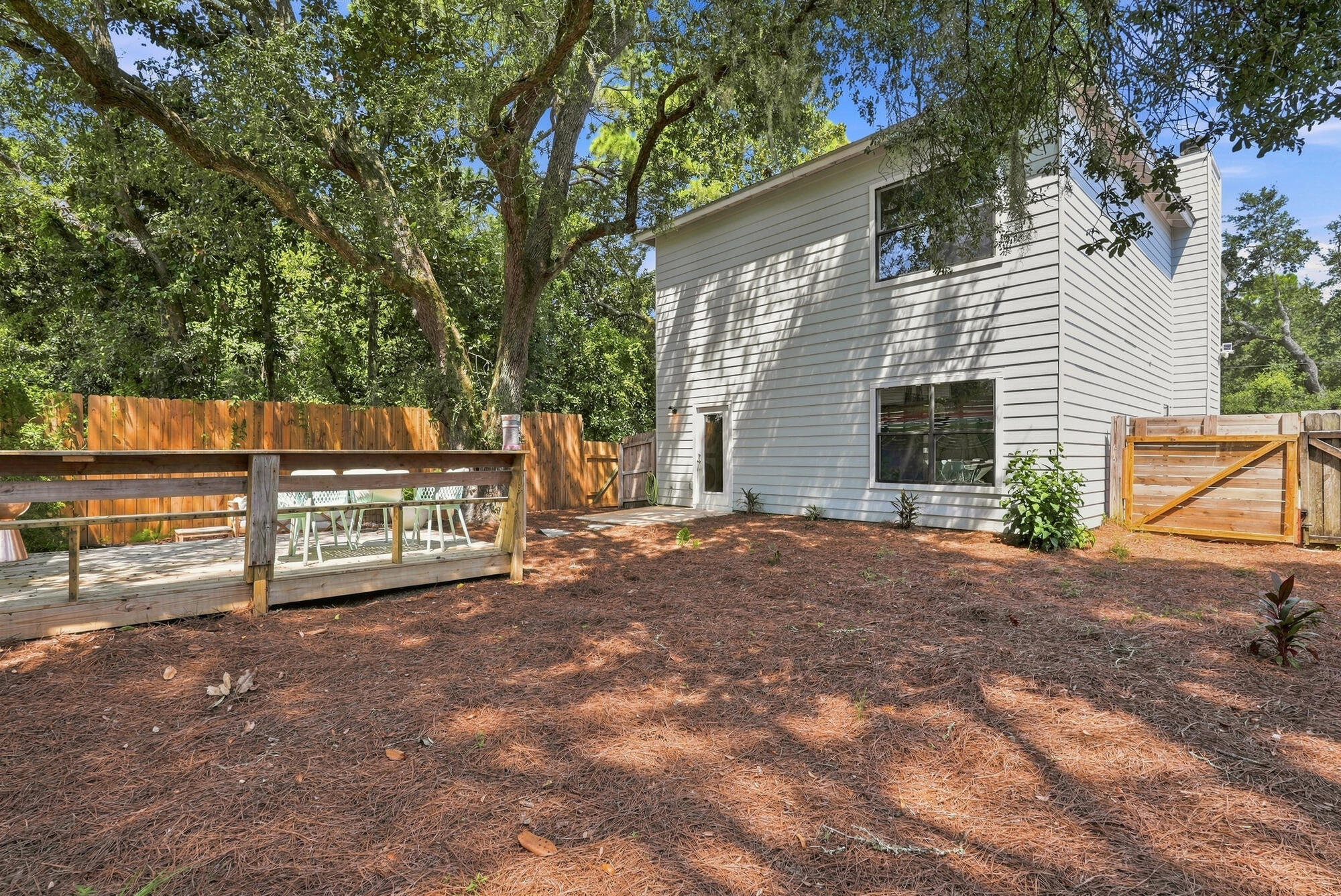 MACK BAYOU CENTER - Residential