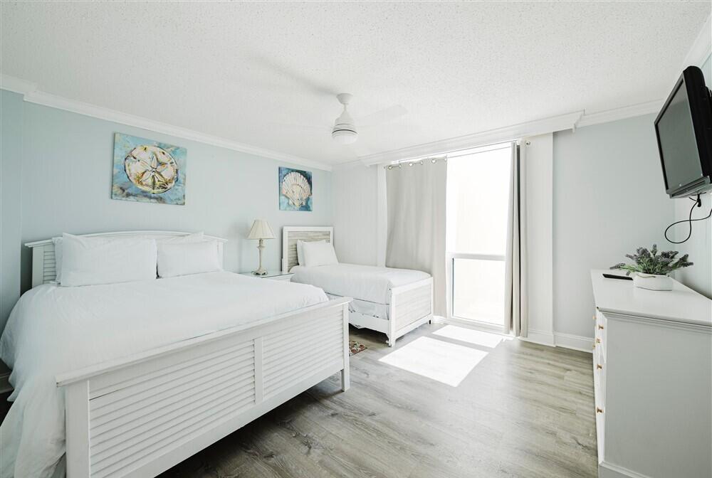 SHORELINE TOWERS 3 - Residential