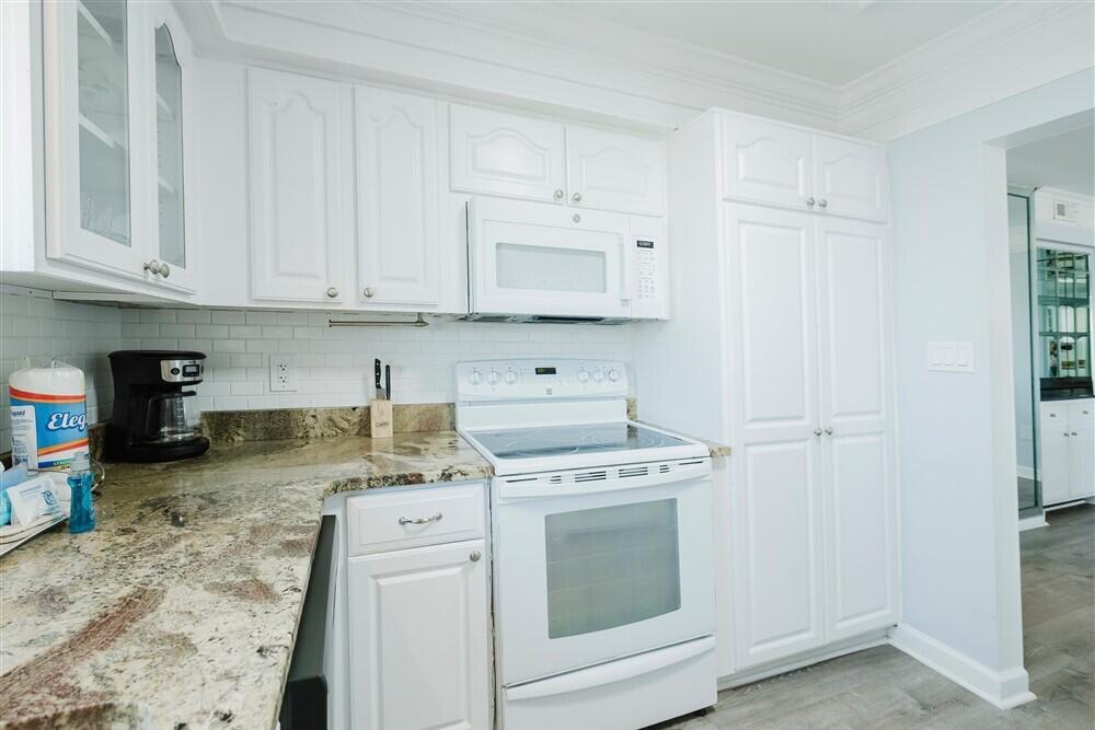 SHORELINE TOWERS 3 - Residential