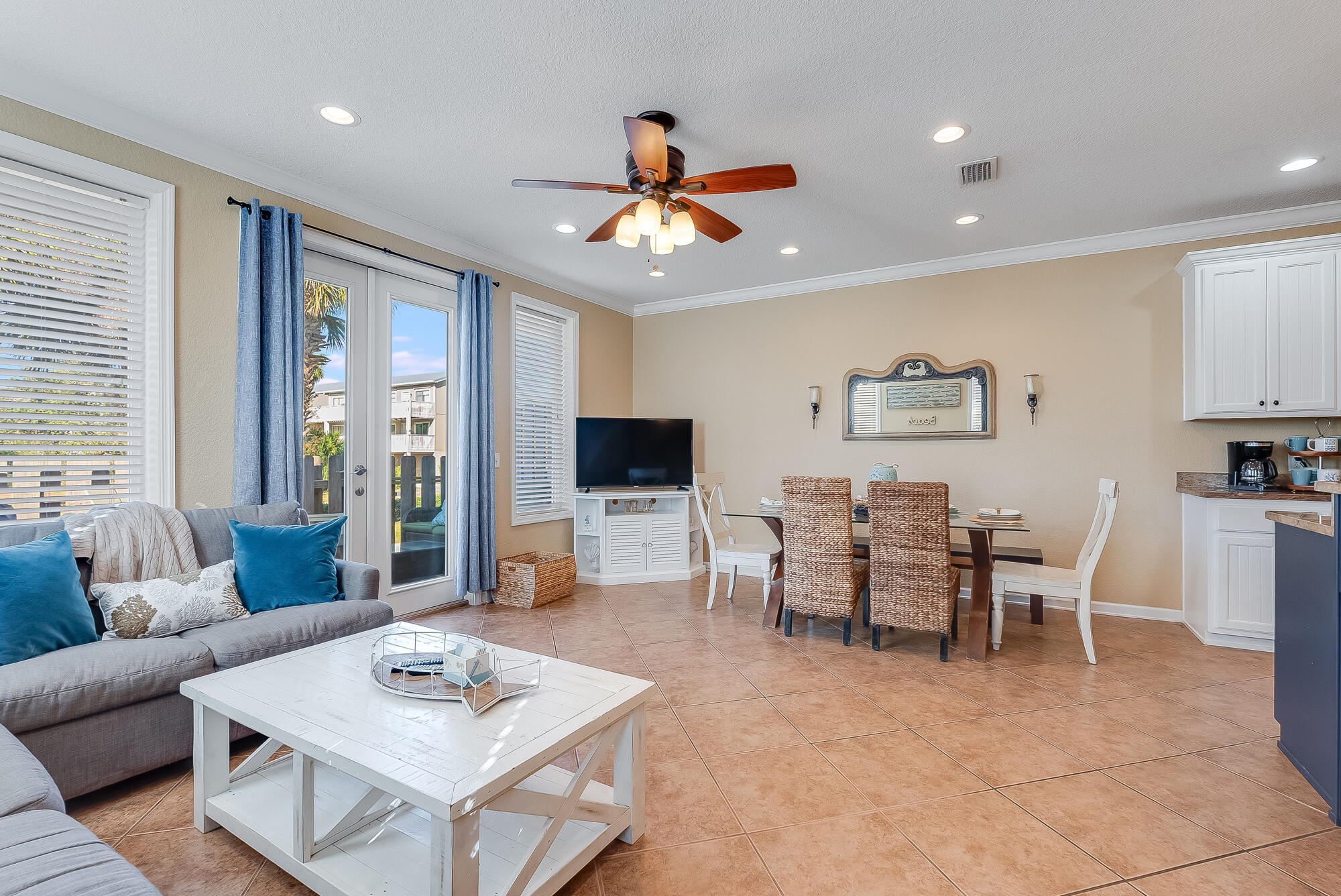 BELLA COSTA - Residential